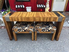 Fabuloso conjunto al estilo de Milo Baughman: consola, espejo, par de taburetes, estilo Mid-Century Modern