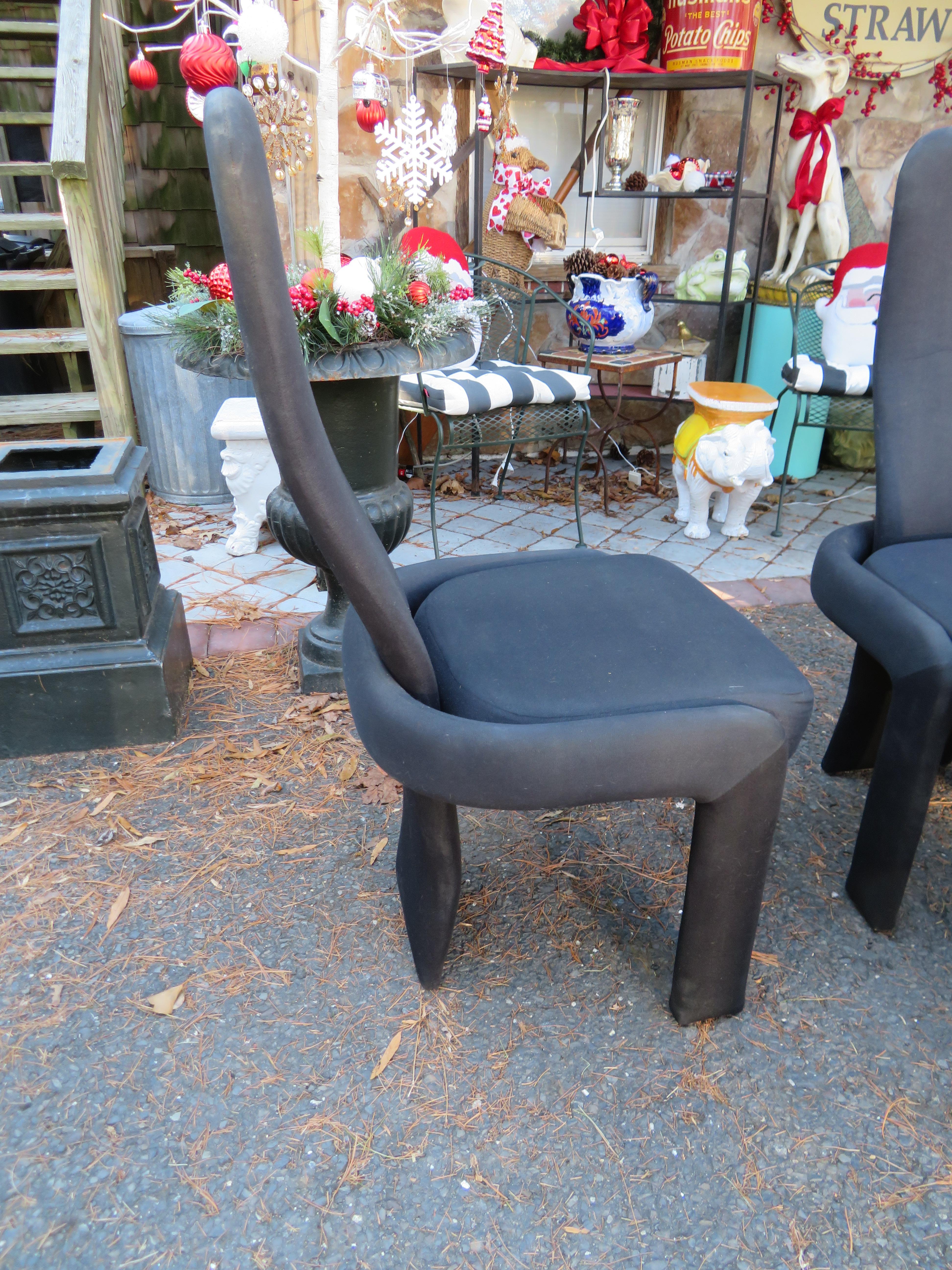 Tissu d'ameublement Fabuleux ensemble de 6 chaises de salle à manger sculpturales postmodernes en vente