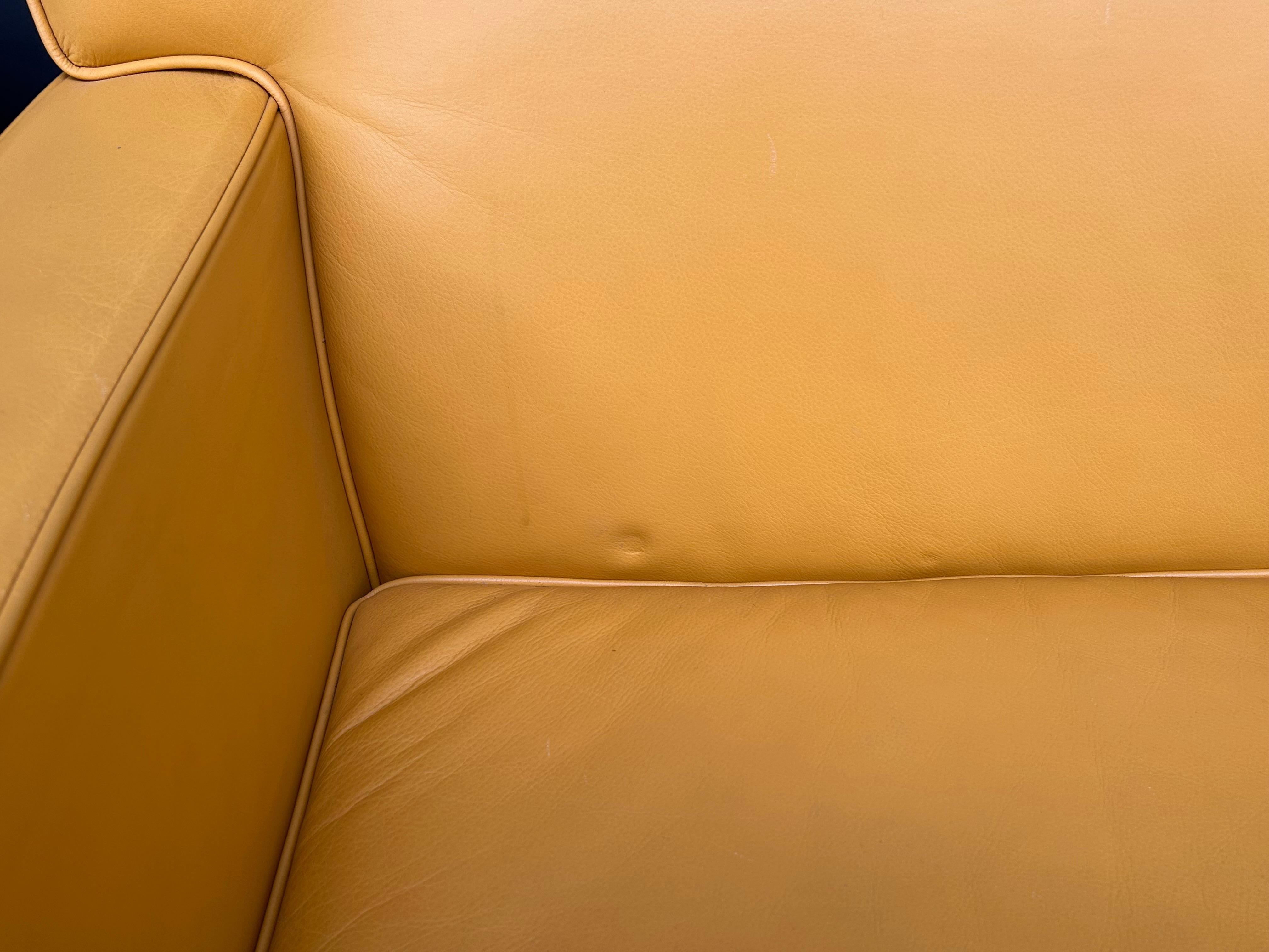 Fabuleuse paire de fauteuils de théâtre Ted Boerner en cuir jaune DWR chromé en vente 6