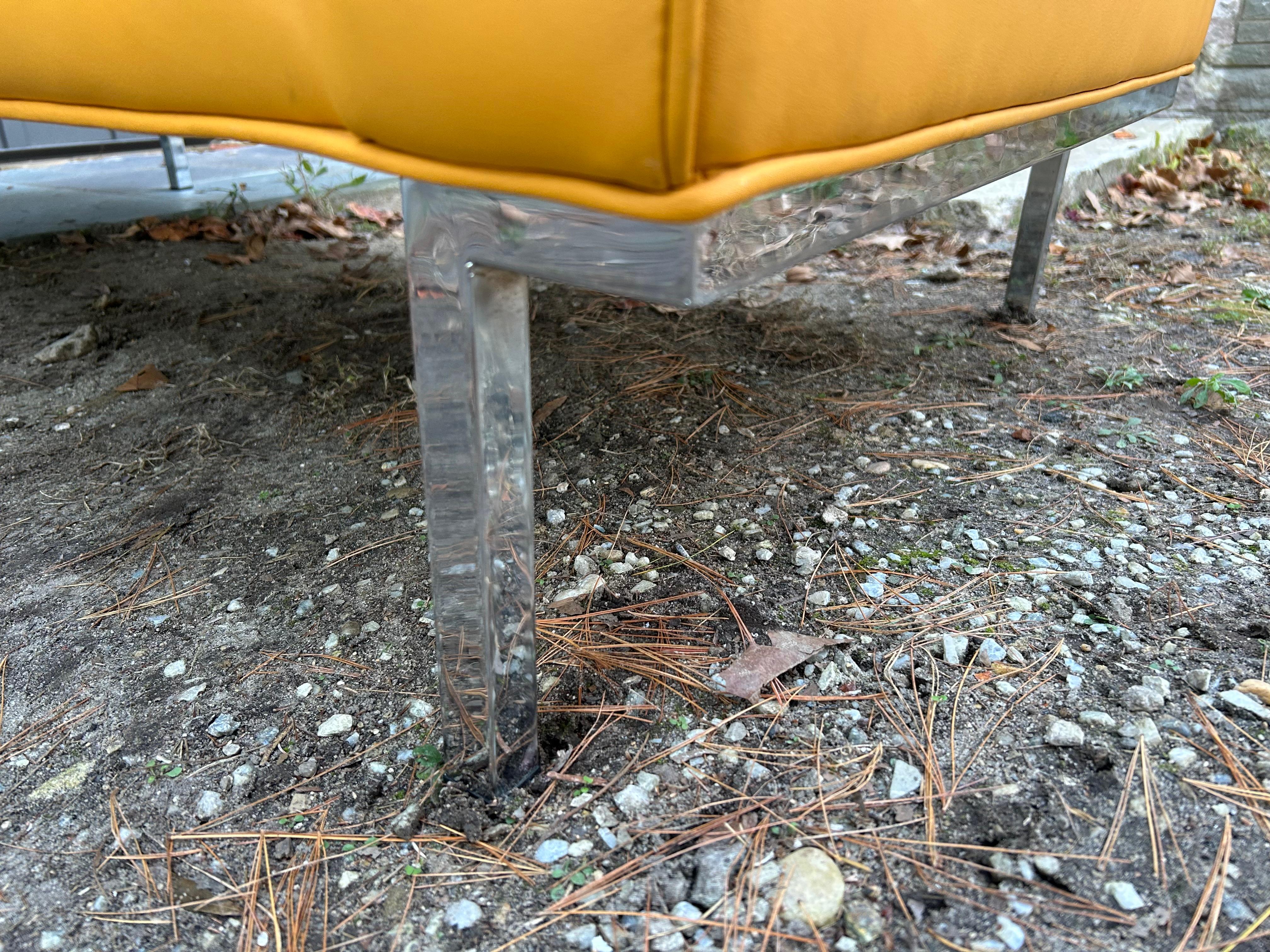 Fabuleuse paire de fauteuils de théâtre Ted Boerner en cuir jaune DWR chromé en vente 10