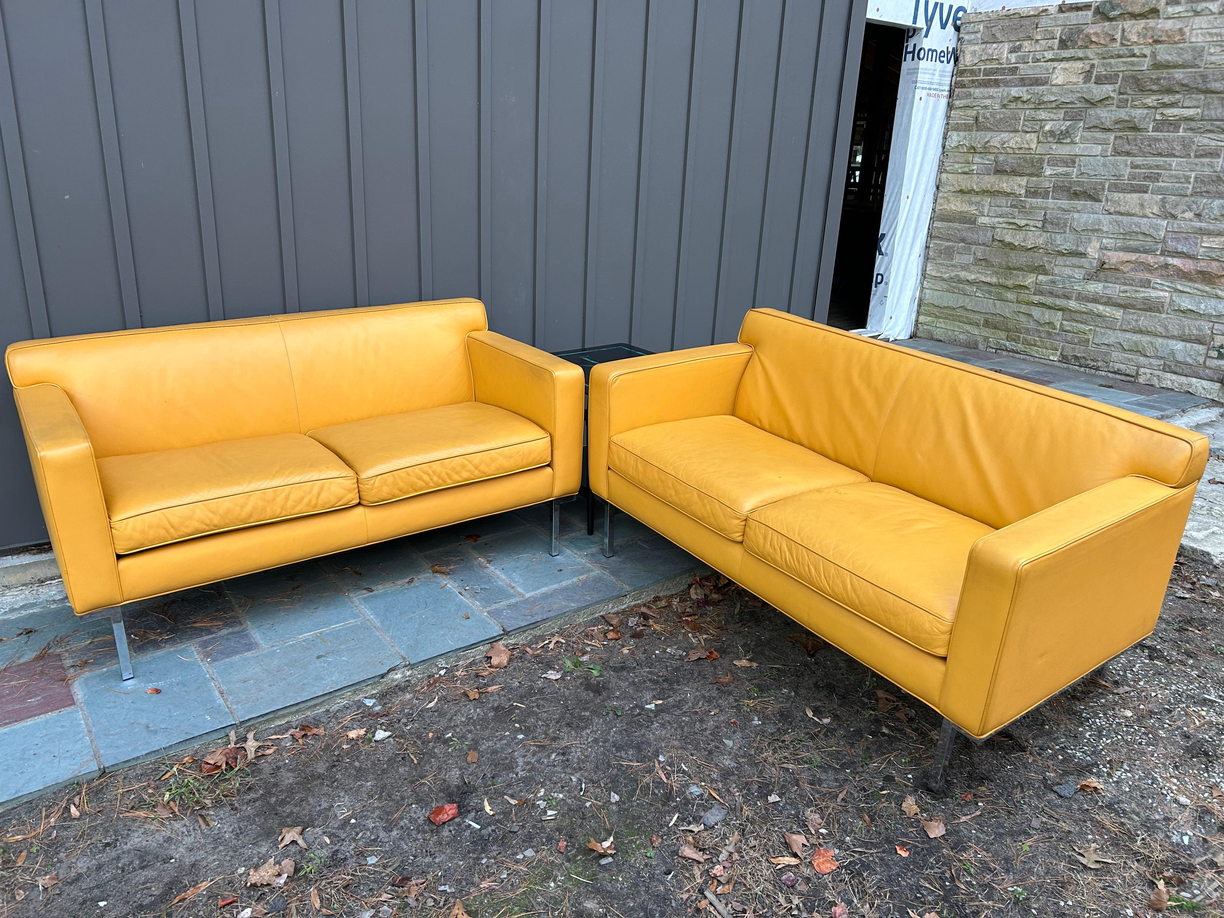 Fabuleuse paire de fauteuils de théâtre Ted Boerner en cuir jaune DWR chromé en vente 12