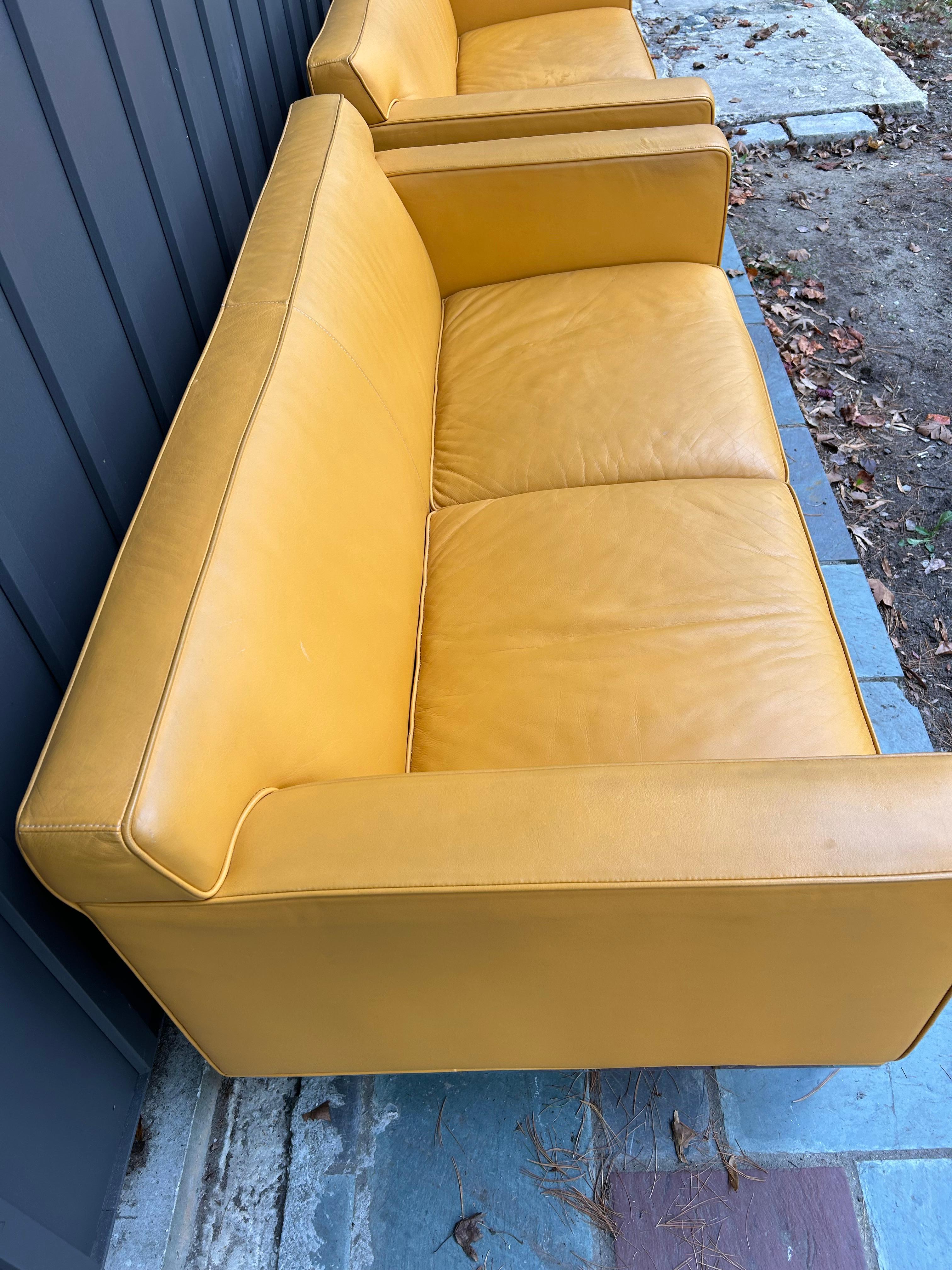 XXIe siècle et contemporain Fabuleuse paire de fauteuils de théâtre Ted Boerner en cuir jaune DWR chromé en vente