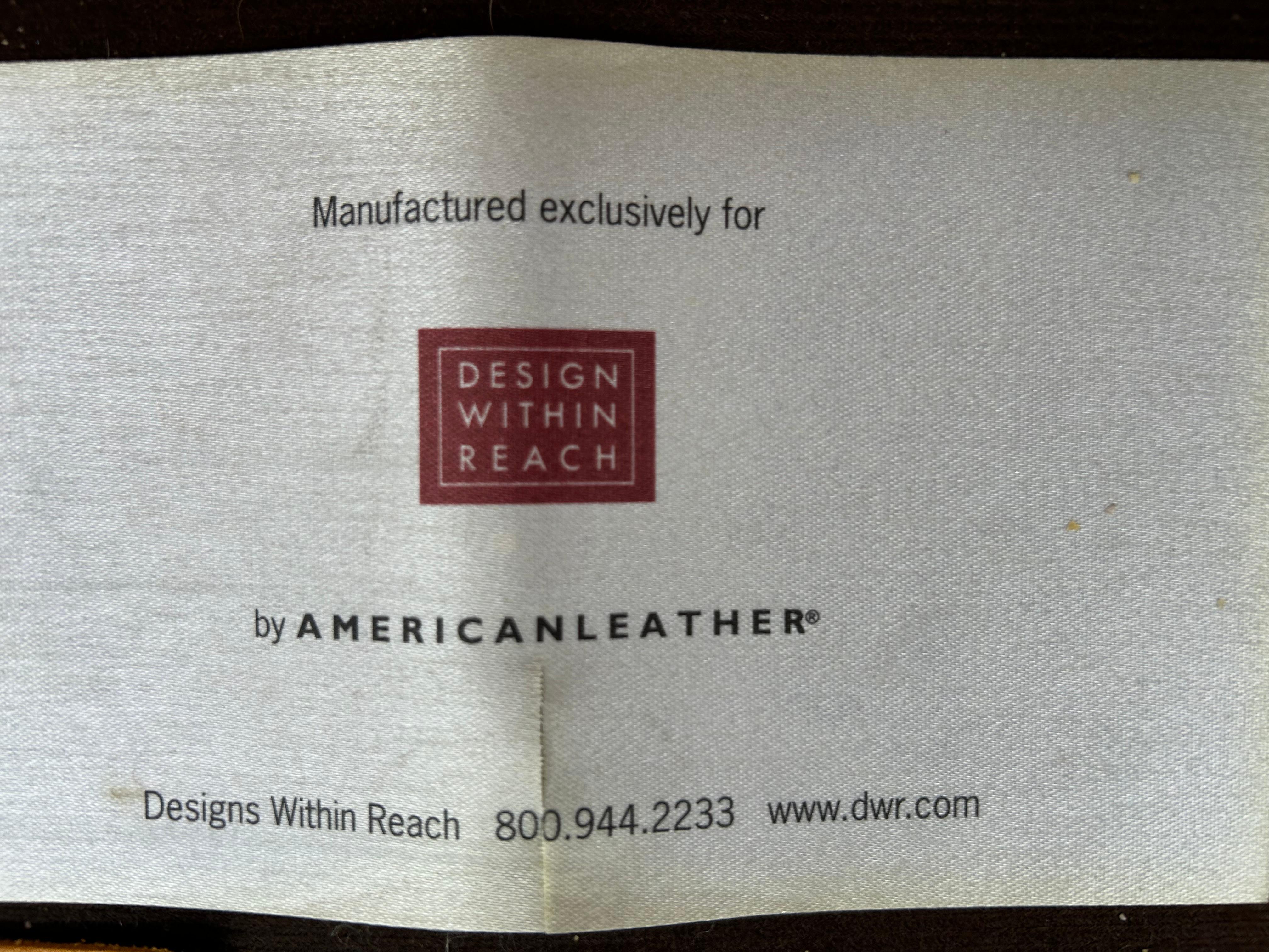 Fabuleuse paire de fauteuils de théâtre Ted Boerner en cuir jaune DWR chromé en vente 2