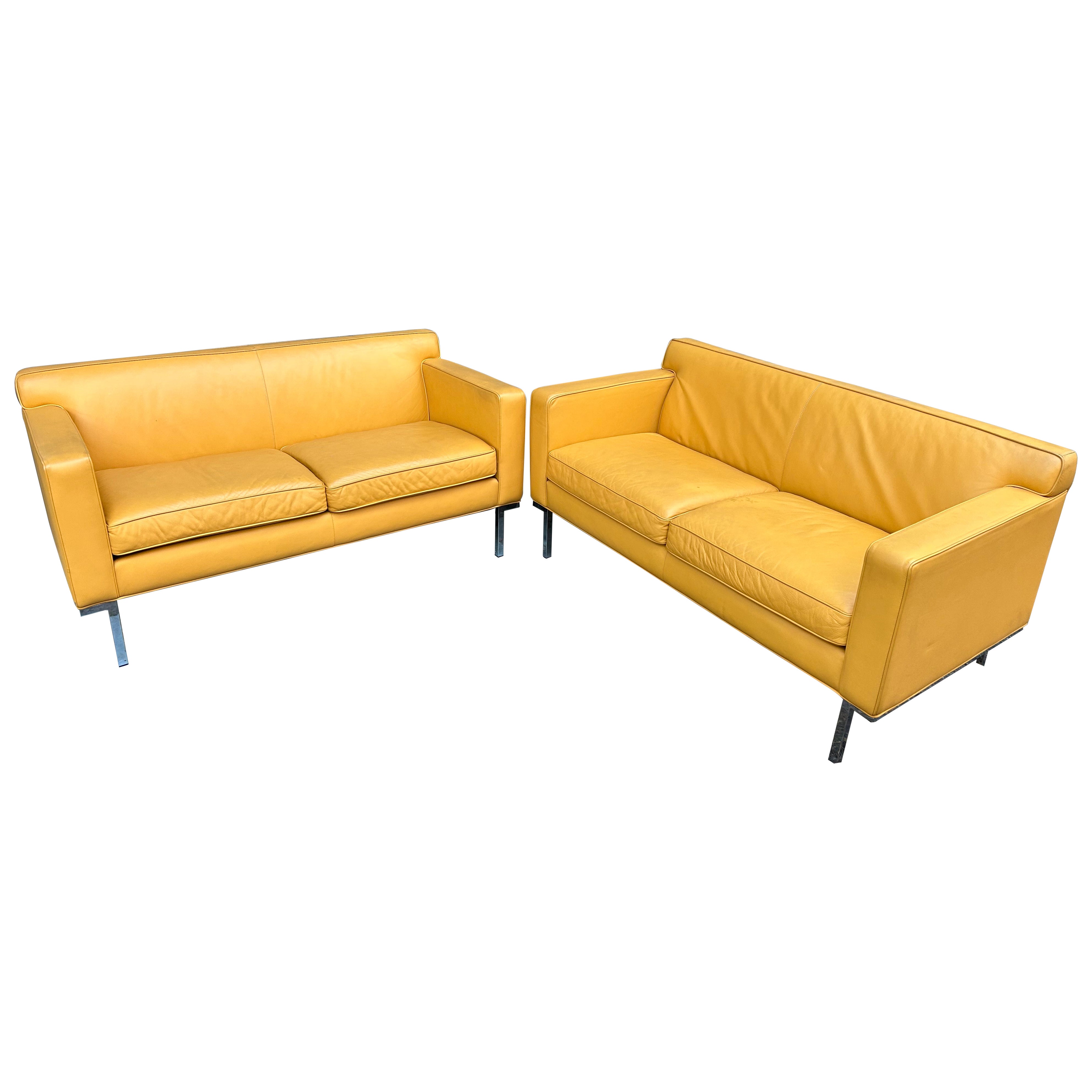 Fabuleuse paire de fauteuils de théâtre Ted Boerner en cuir jaune DWR chromé en vente