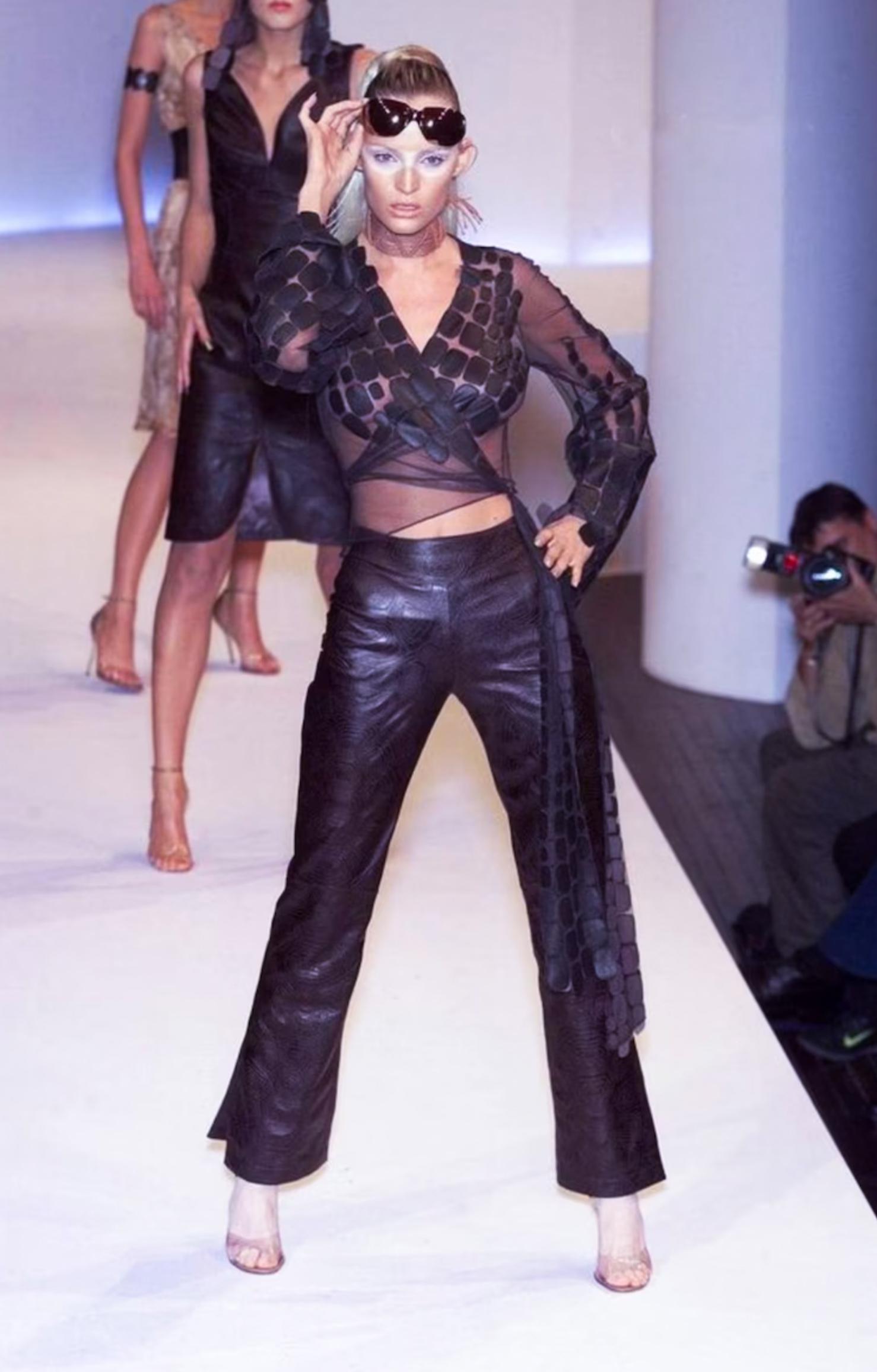 
Stunning Thierry Mugler Couture creation, SS2001 Les Solarisées Collection. Extremely rare and fabulous vintage Couture piece, documented seen on the Runway.
Famous Mugler signature colour purple. A semi sheer net blouse / wrap top with leather