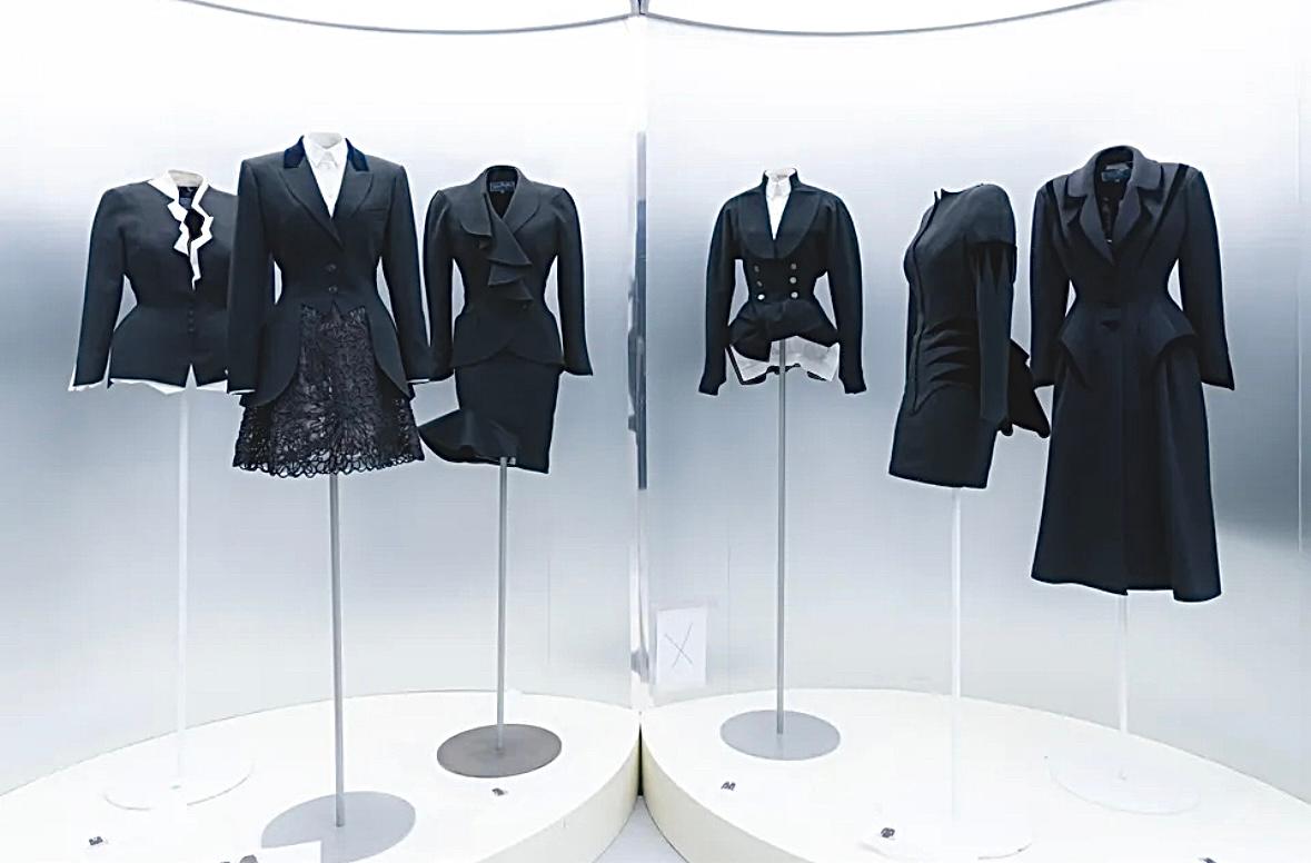 Fabuleuse veste de défilé 'Music Hall' de la saison 1990 de Thierry Mugler Pour femmes en vente