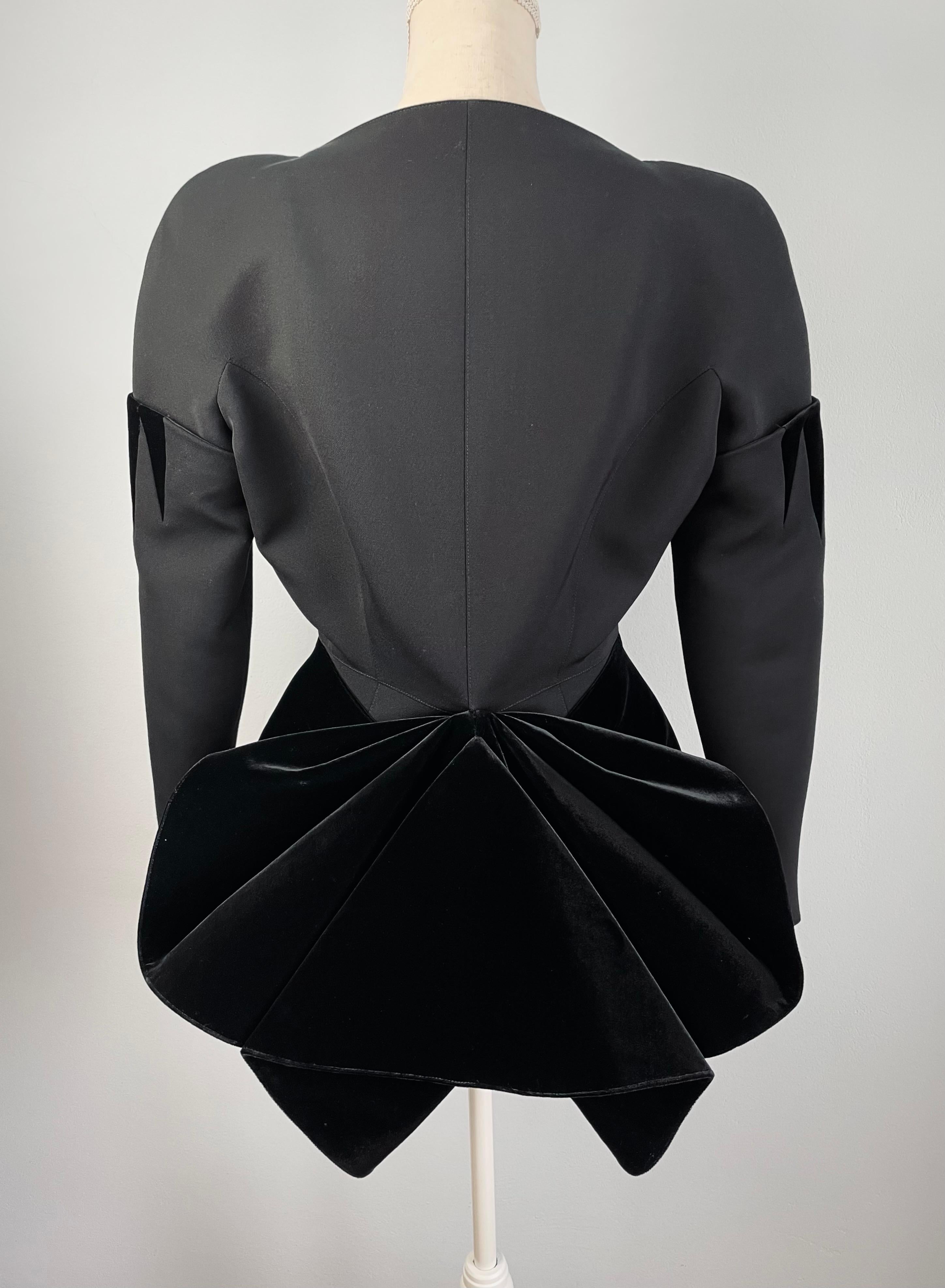 Fabuleuse veste de défilé 'Music Hall' de la saison 1990 de Thierry Mugler en vente 1