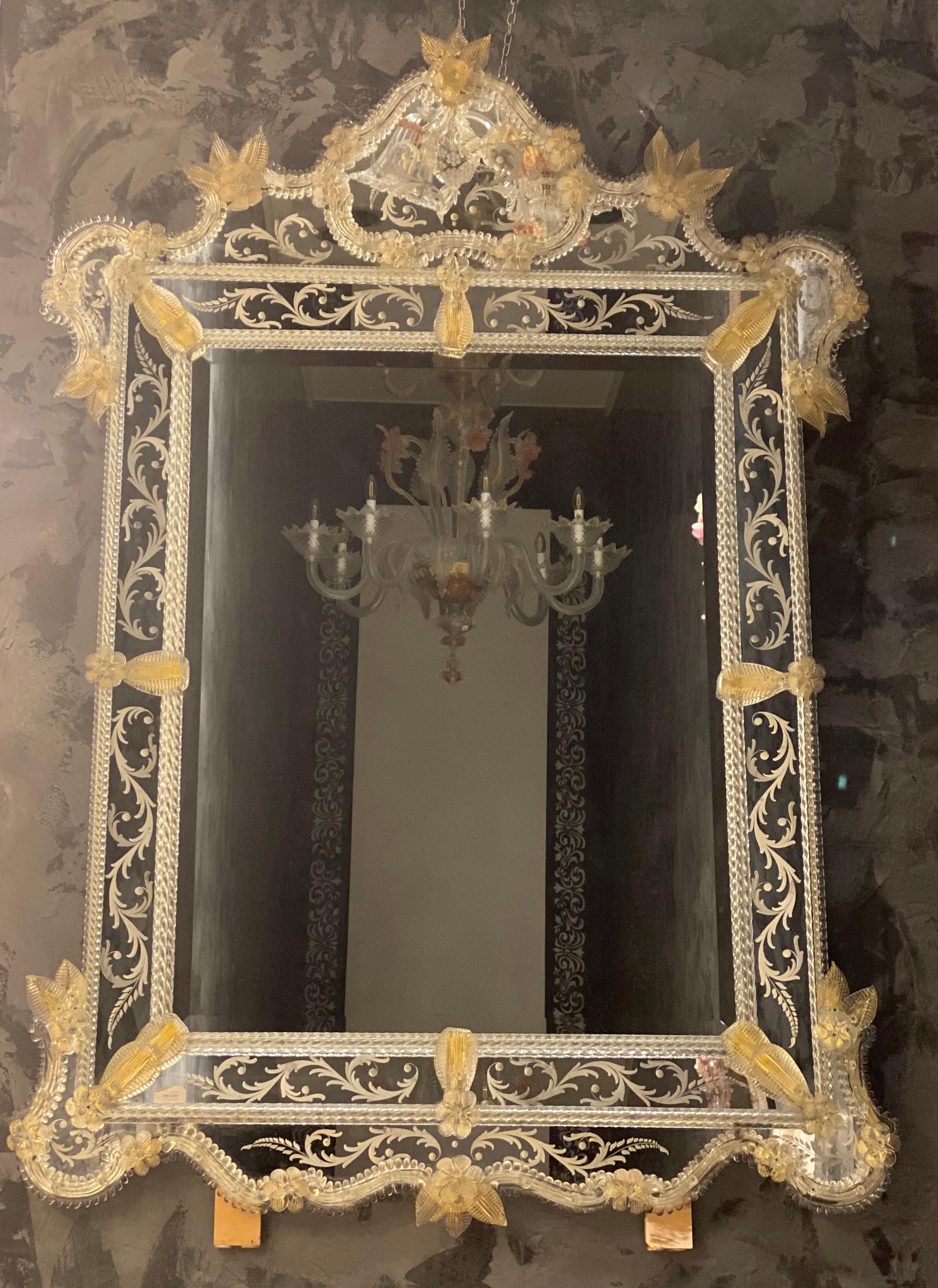 Fabelhafter venezianischer Murano-Glasspiegel mit Ätzung (Ende des 20. Jahrhunderts) im Angebot