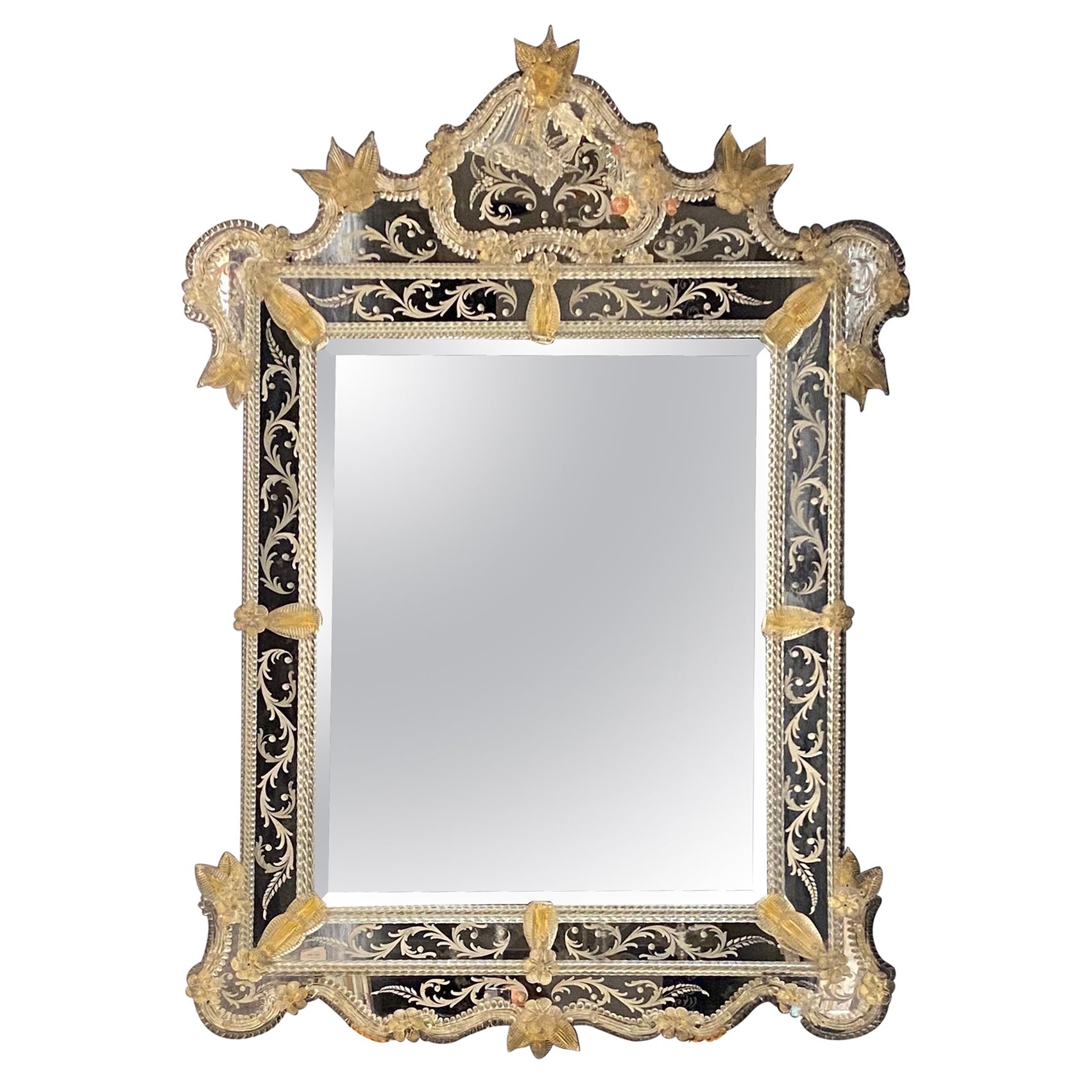 Favoloso specchio veneziano in vetro di Murano inciso