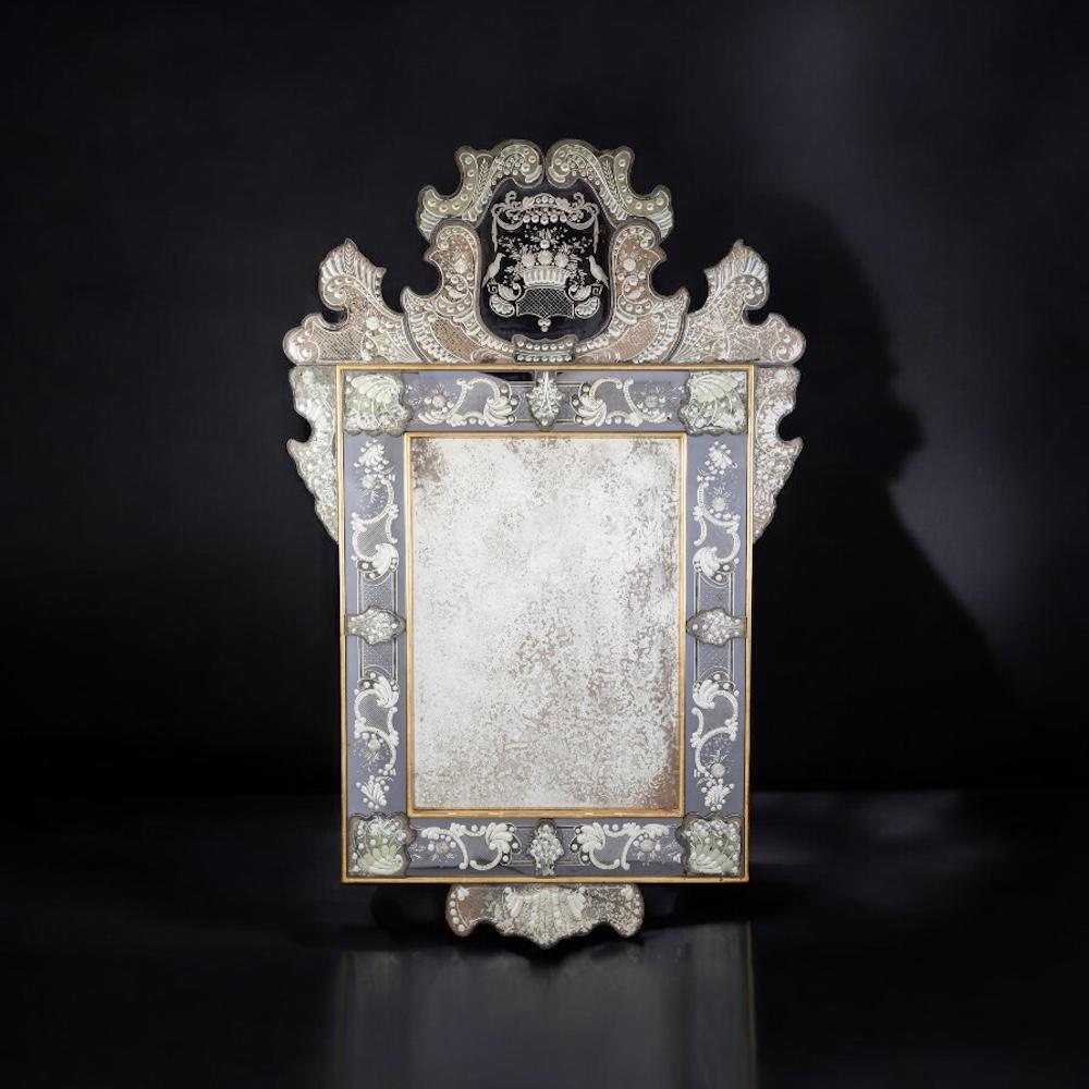 Fabulous Venetian Liberty Etched Murano Glass Mirror en venta 2
