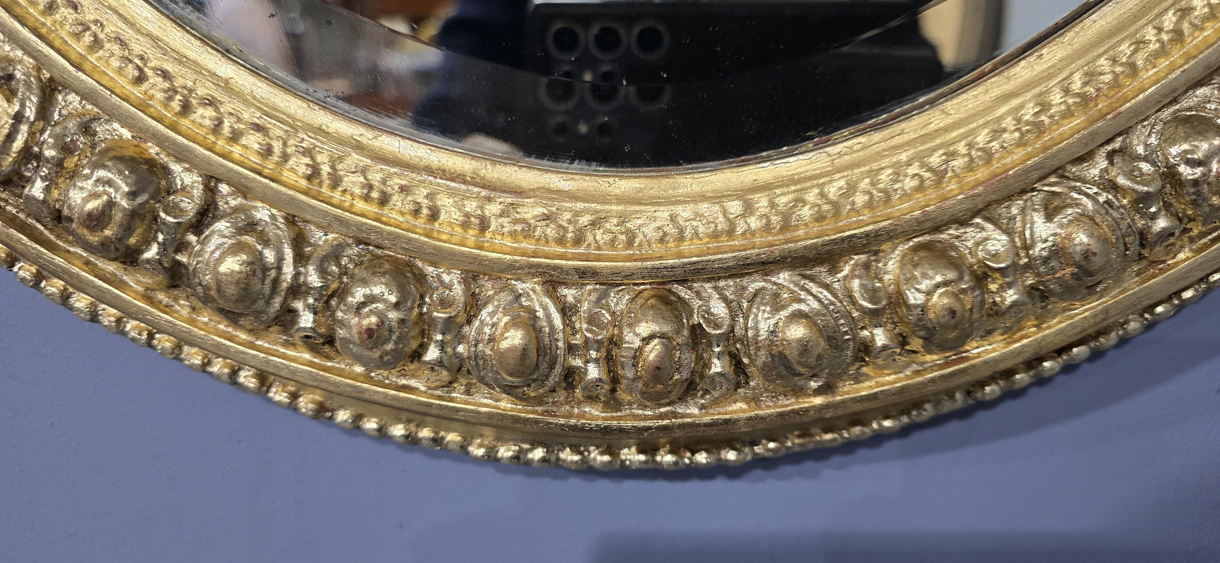 Gesso Fabuleux miroir ovale doré victorien en vente