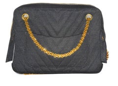 Fabuleux sac vintage Chanel en jersey matelassé à chevrons
