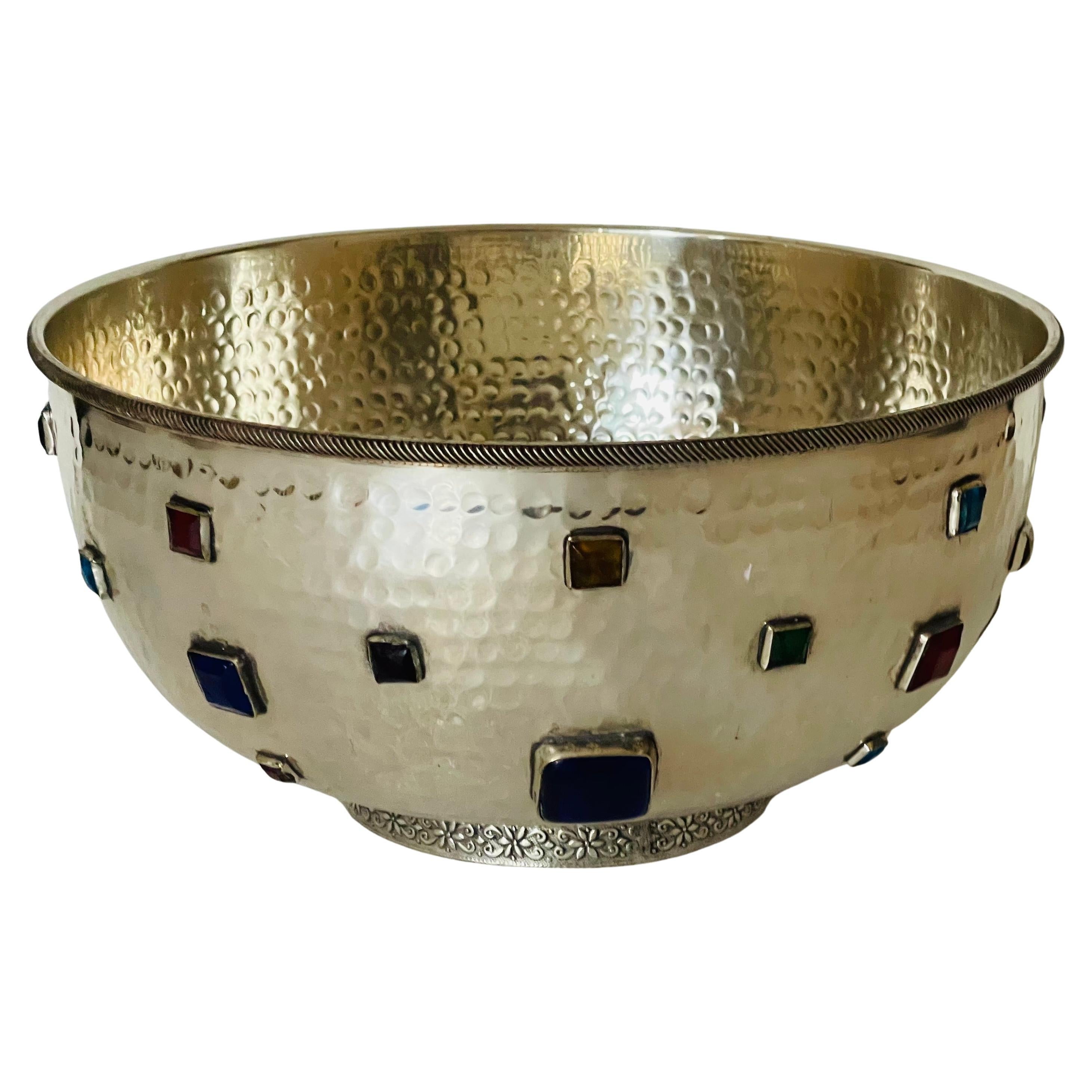 Favolosa ciotola d
argento martellata a mano di Fitz and Floyd, impreziosita da una decorazione in vendita