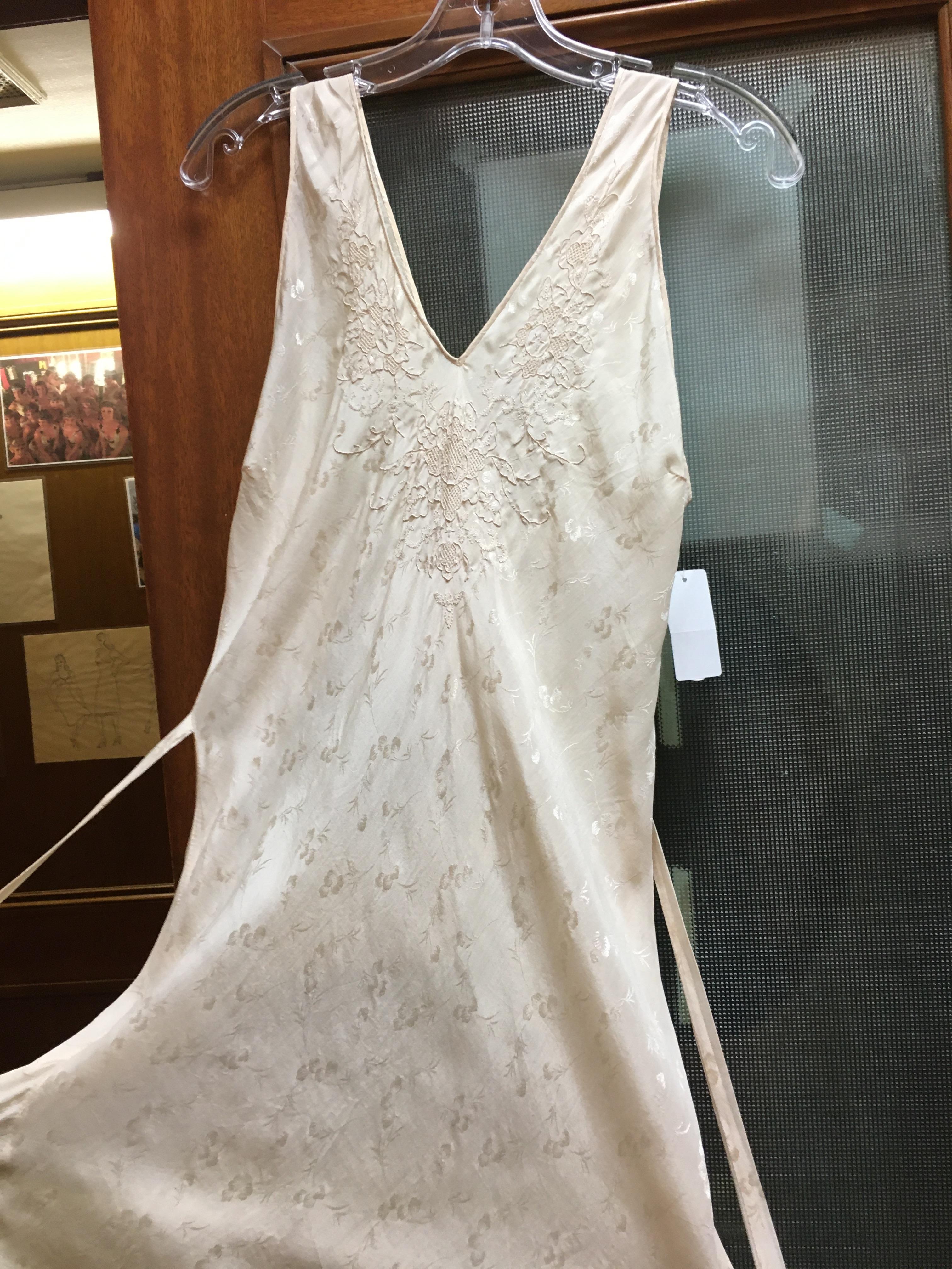 Fabelhaftes Vintage-Nachtkleid im Zustand „Gut“ im Angebot in San Francisco, CA