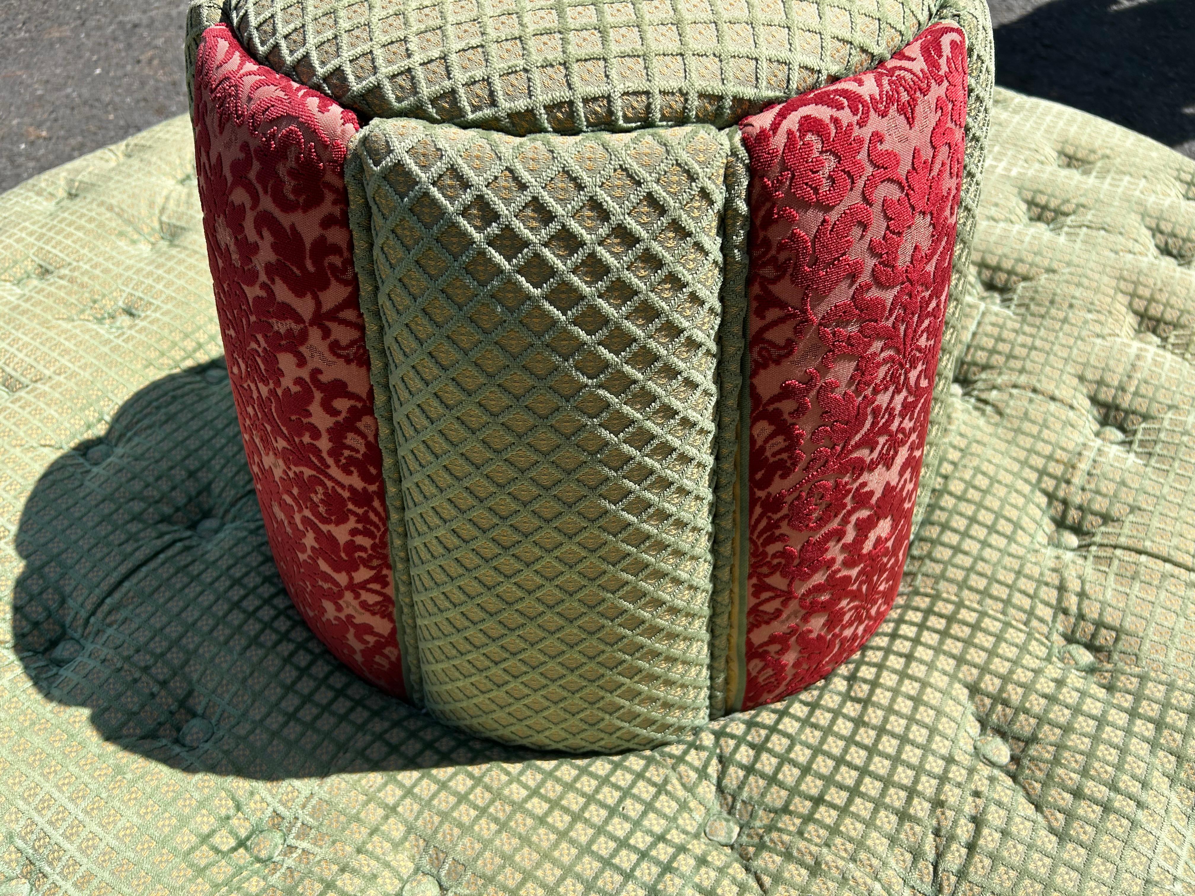 Fabuleux canapé ottoman de salon vintage rond tufté Banquette Settee en vente 4