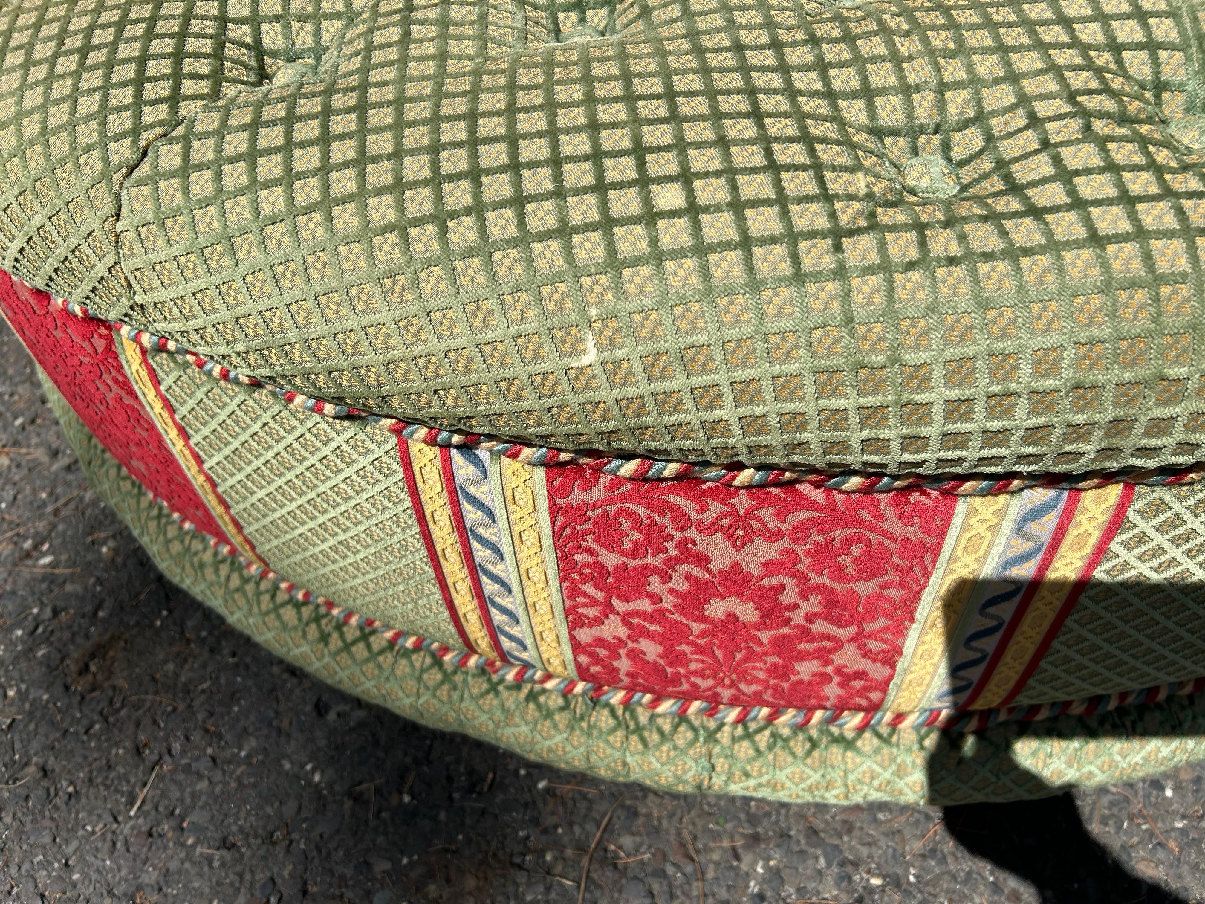 Fabuleux canapé ottoman de salon vintage rond tufté Banquette Settee en vente 5