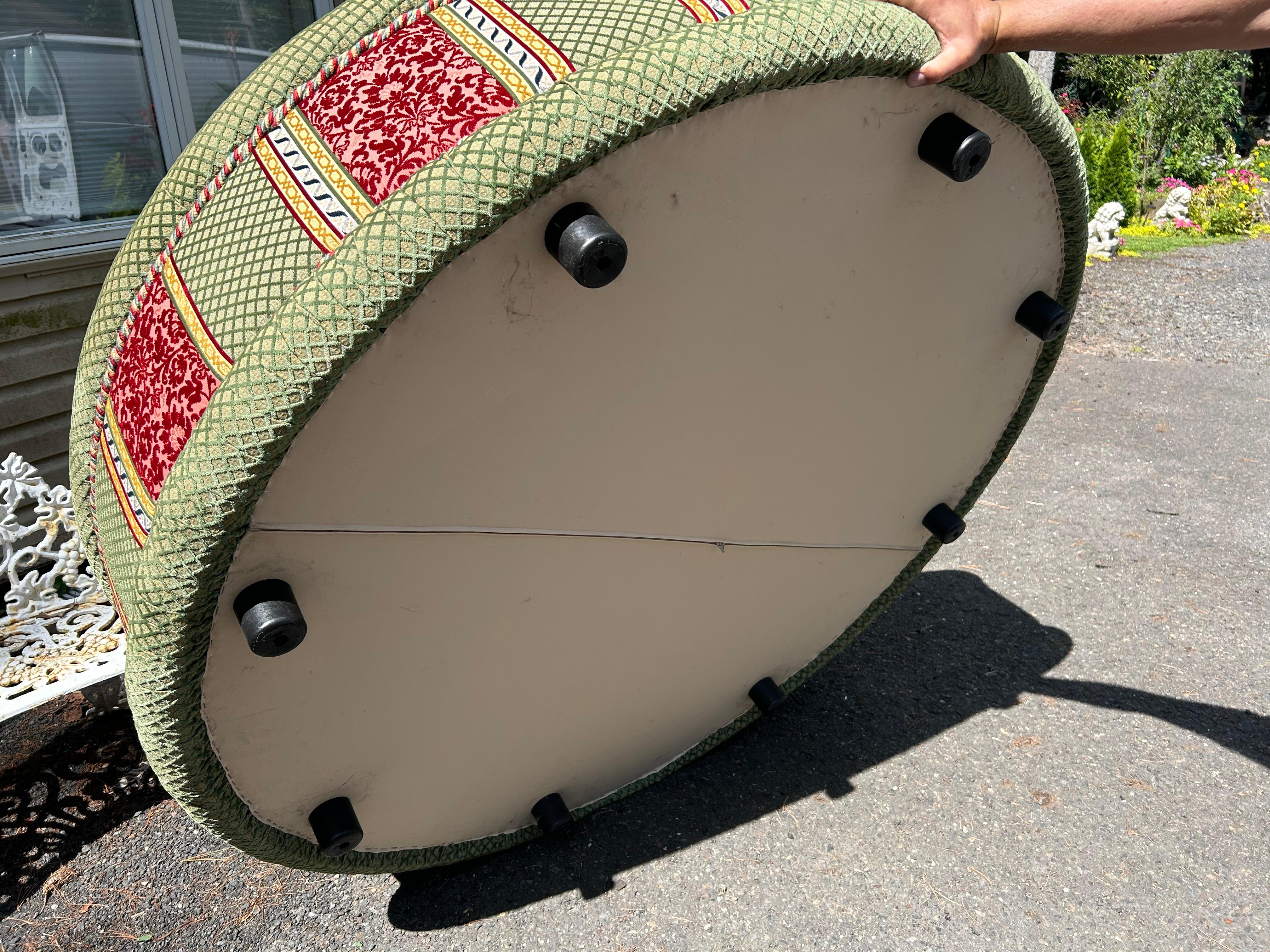 Fabuleux canapé ottoman de salon vintage rond tufté Banquette Settee en vente 8