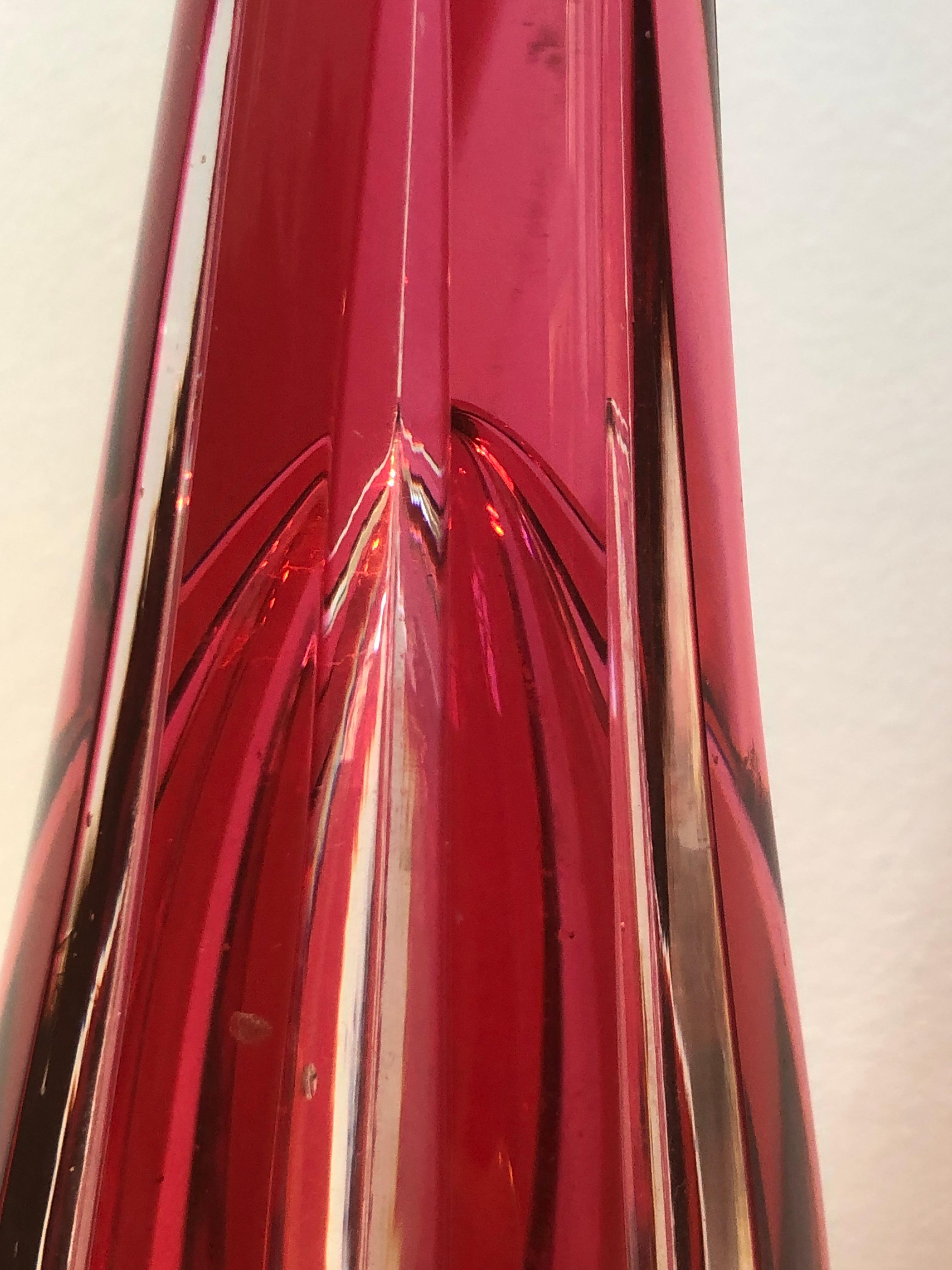 Fabuleuse lampe de table française en cristal rouge rubis de la manufacture Saint Louis en vente 7