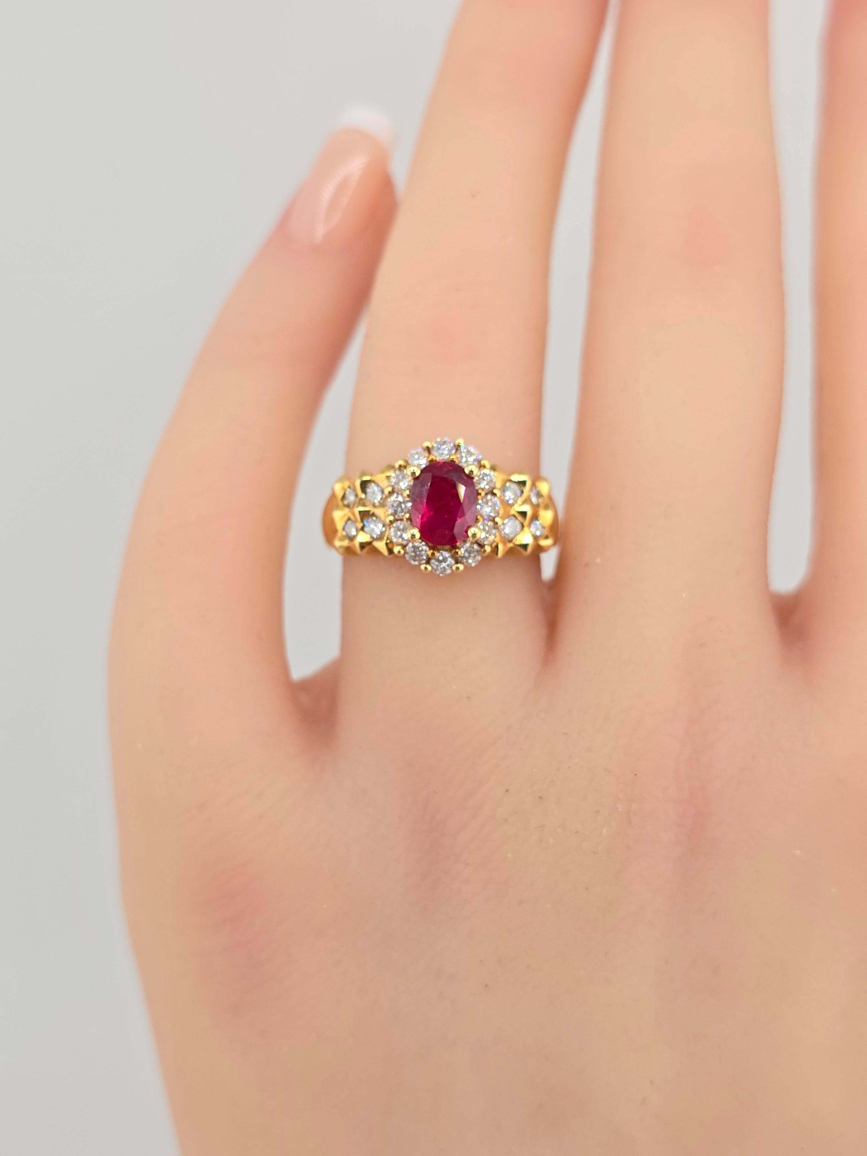 Fabulous Vivid Ruby & Diamond 18K Yellow Gold Ring Gorgeous Diamonds For Sale 4