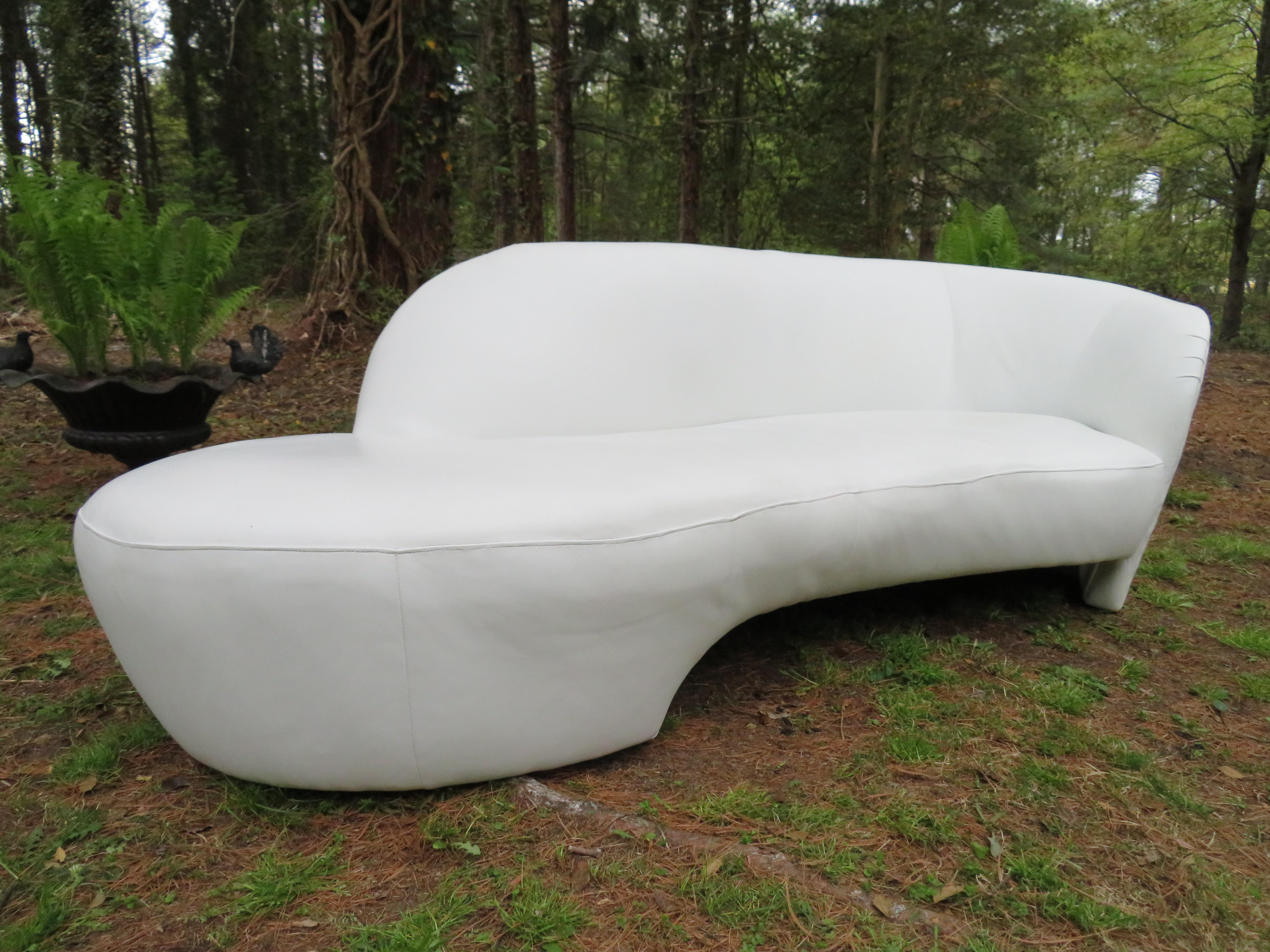 Fabulous Vladimir Kagan attr. white leather cloud sofa, circa 1980s. The original owner had this sofa recently re-upholstered in a durable thick white leather and looks great. 