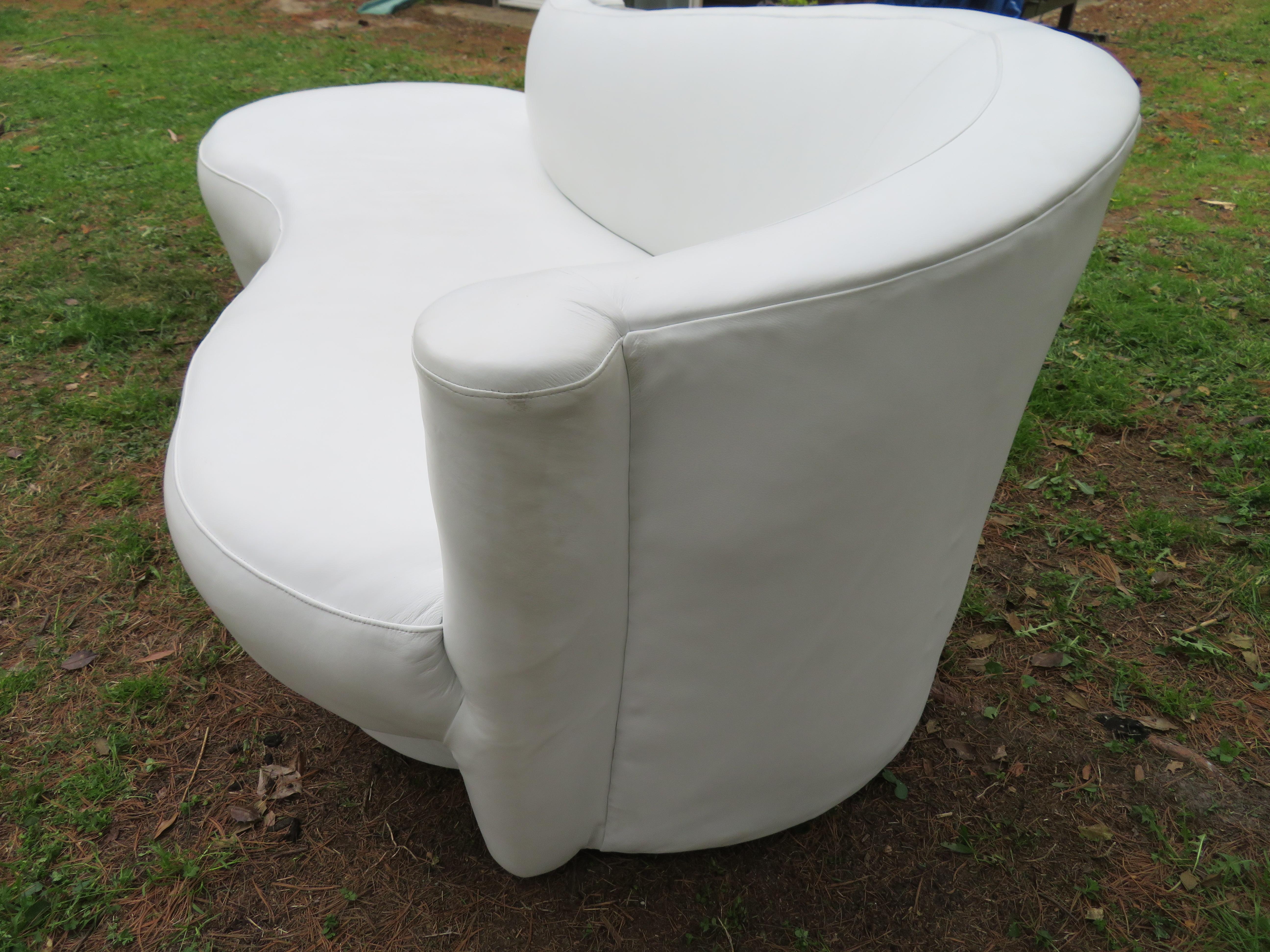 American Fabulous White Leather Scrolled Arm Cloud Sofa Weiman, 1980s