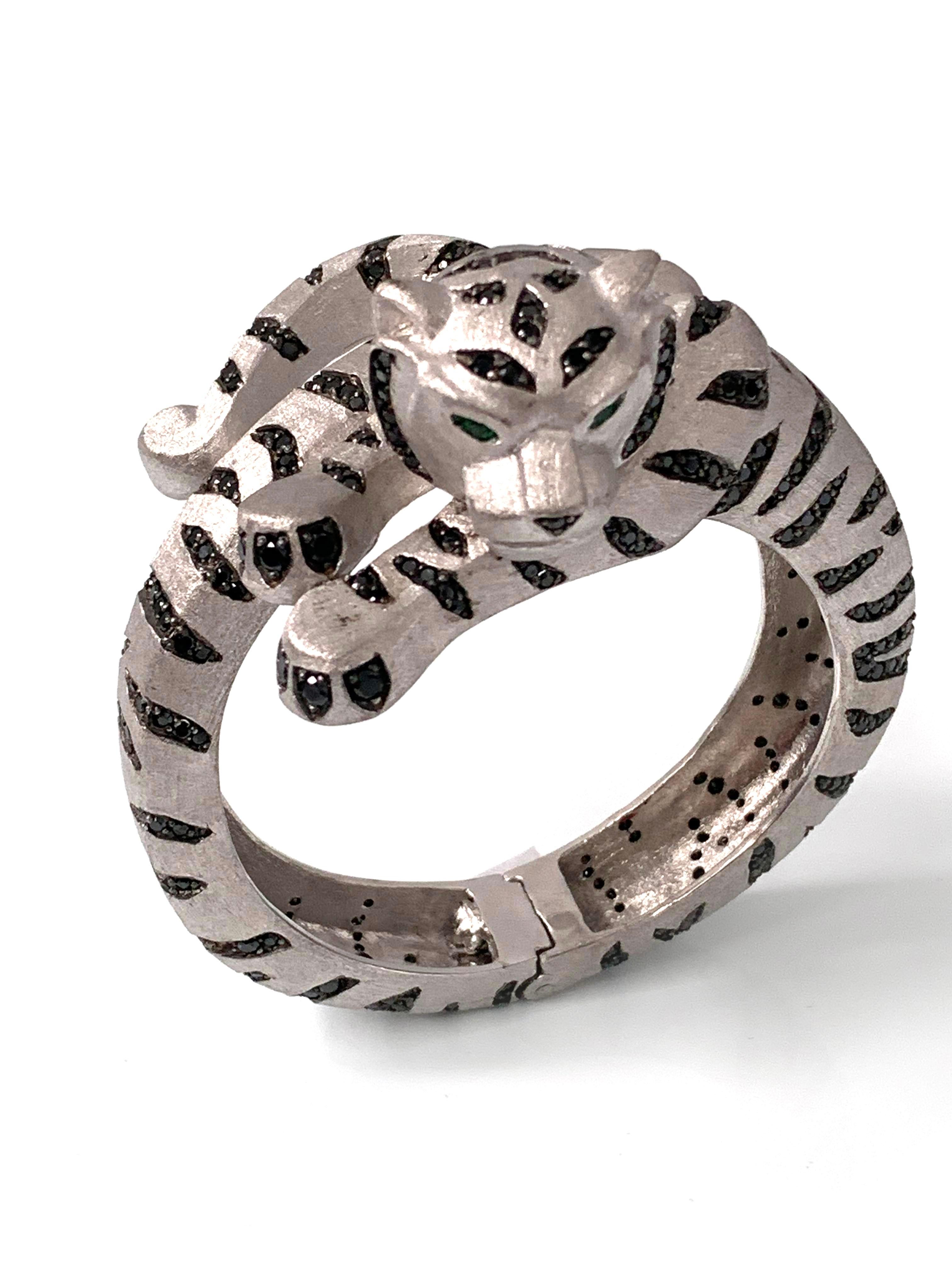 Unique and fabulous White Bengal Tiger Bangle Bracelet decorated with 400 pcs of round black onyx and emerald eyes. Handset work, with platinum and black rhodium plated. Super strong magnetic lock. 

Fits 7