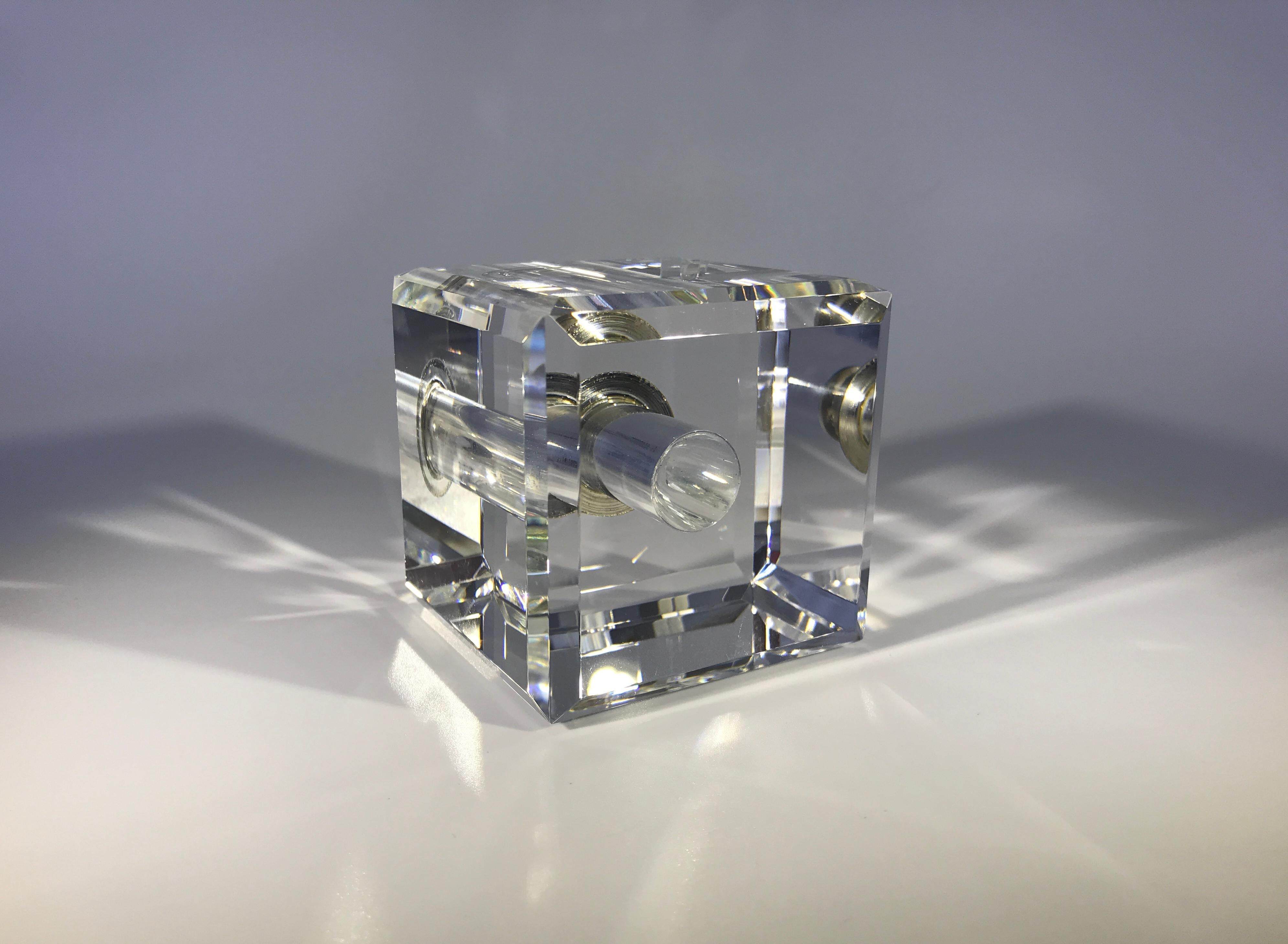 Fabulously Entwined French Crystal, Faceted Cube Perfume Bottle, circa 1970s 5