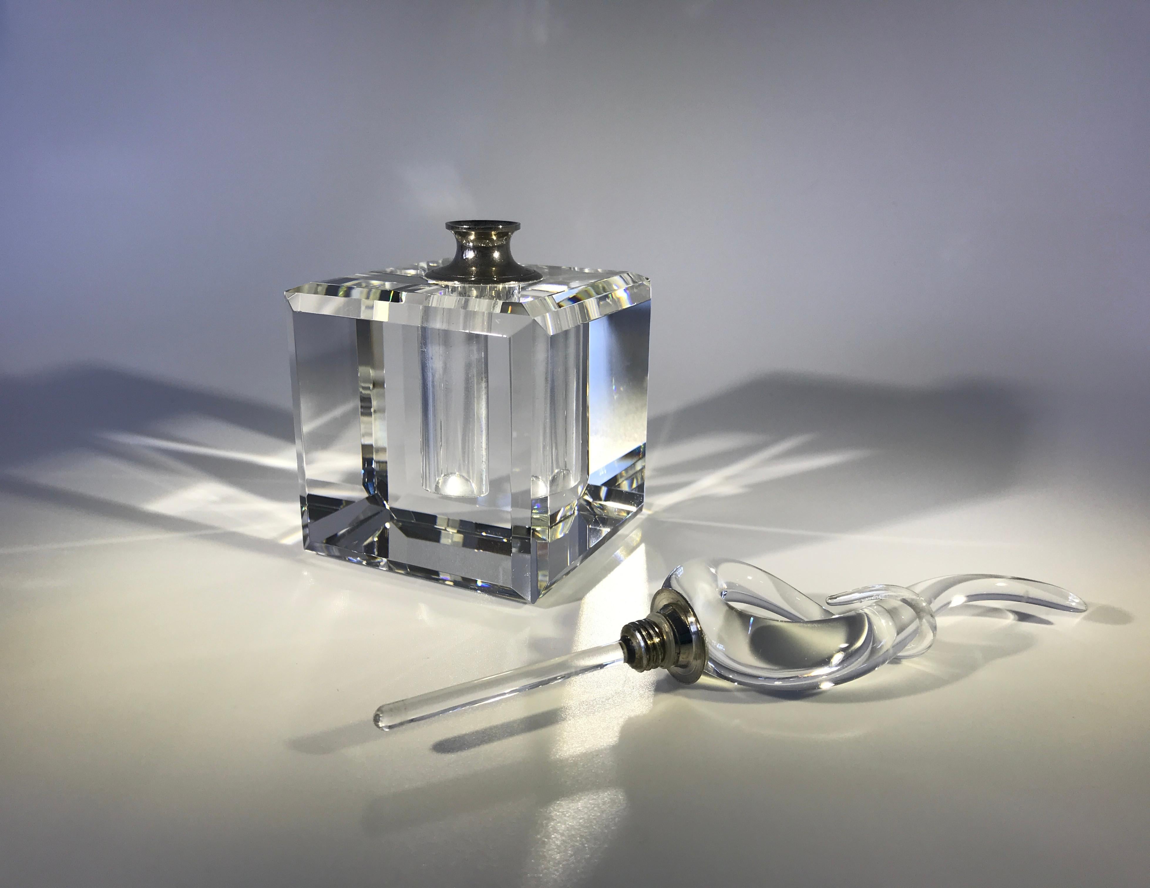 Fabulously Entwined French Crystal, Faceted Cube Perfume Bottle, circa 1970s 3