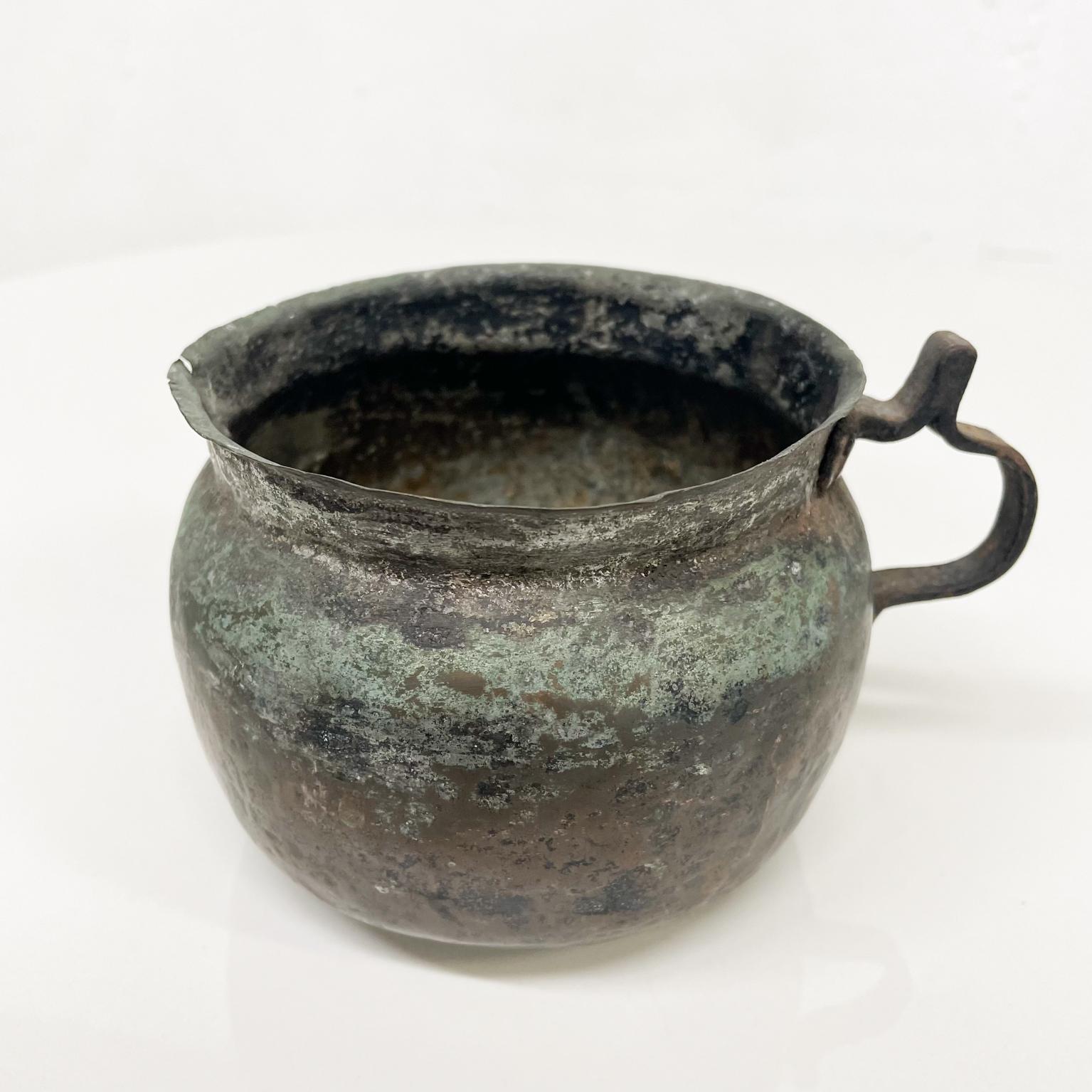 Industriale Tazza di rame rustica fatta a mano con patina favolosa Tazza antica + manico scultoreo in vendita