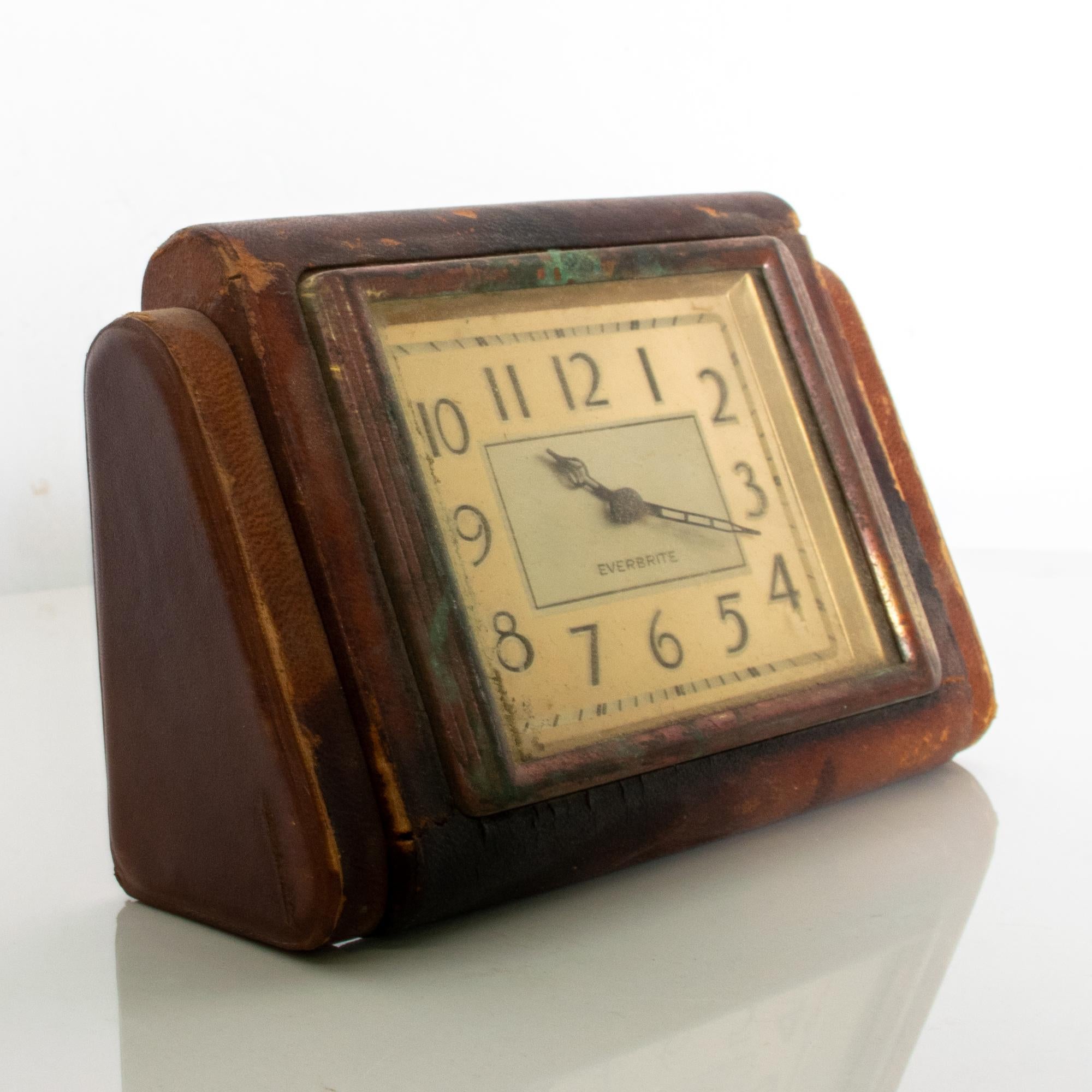 Table Clock
Vintage Distressed Leather Desk Clock by EVERBRITE USA 1950s
Presenting in used condition. Untested Worn Distressed and Unrestored
6.13 W x 4.13 H x 2.5 D
Please refer to all images.



  
