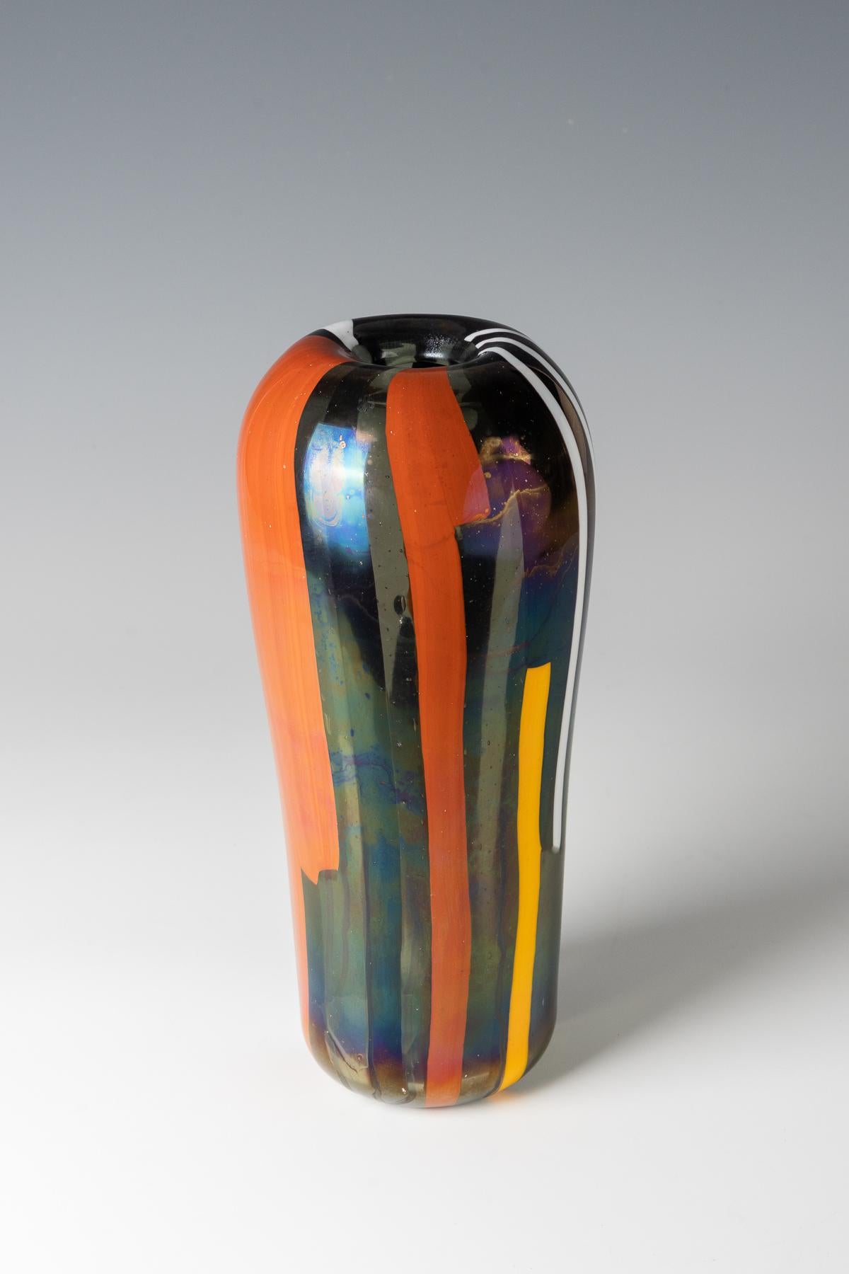 Facciate di venezia', Thomas Stearns, per Venini, 1962
Facciate di venezia', una scultura in vetro soffiato, applicato e iridizzato

Thomas Stearns, per Venini, 1962

Canne di vetro di diversi colori (compreso il nero metallizzato) disposte in modo