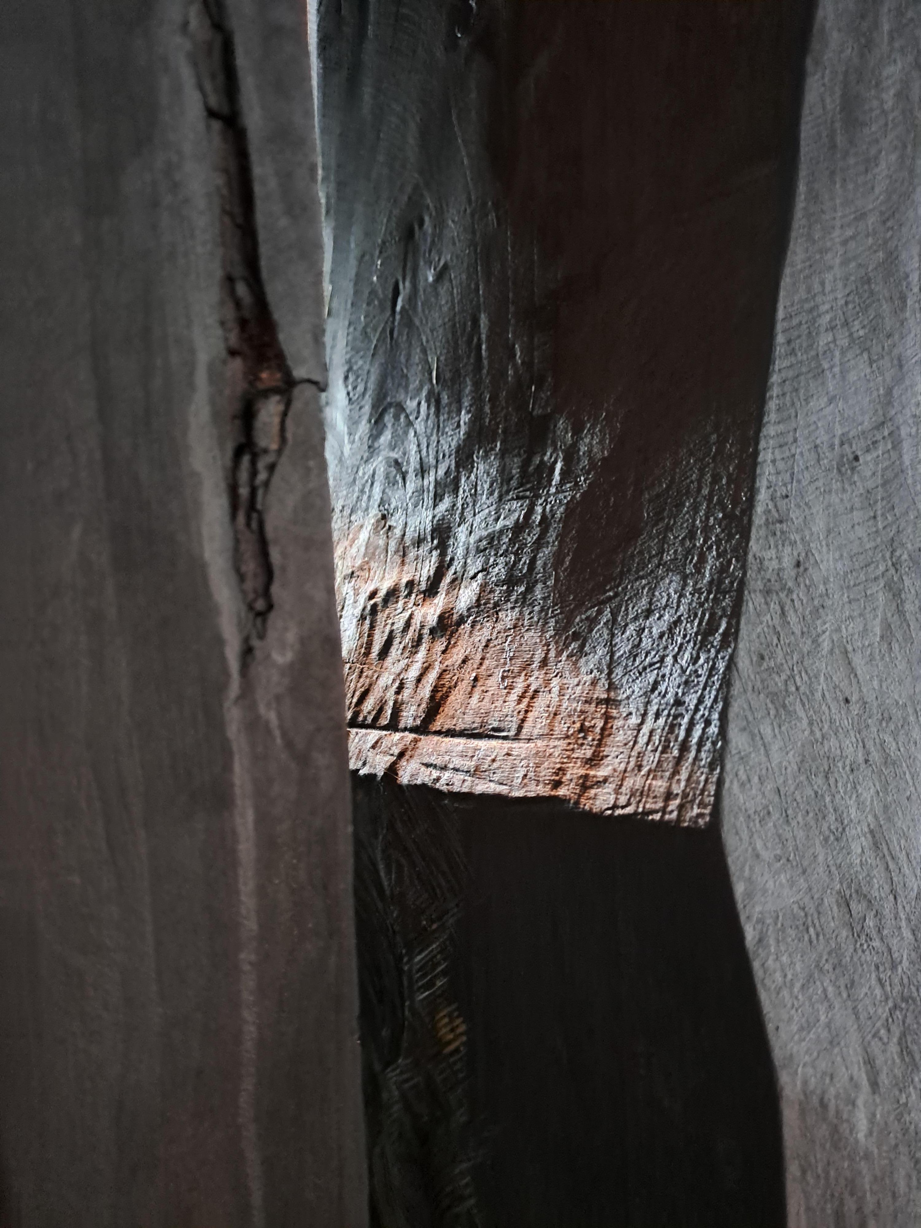 'Face 2 face' - abstract wooden sculpture that depicts 2 people staring at each other. Black ebonised wood with beatiful wood grains. Simplifying the features in the extreme, Roland LAVIANNE develops a powerful play on volumes, shapes and lines,