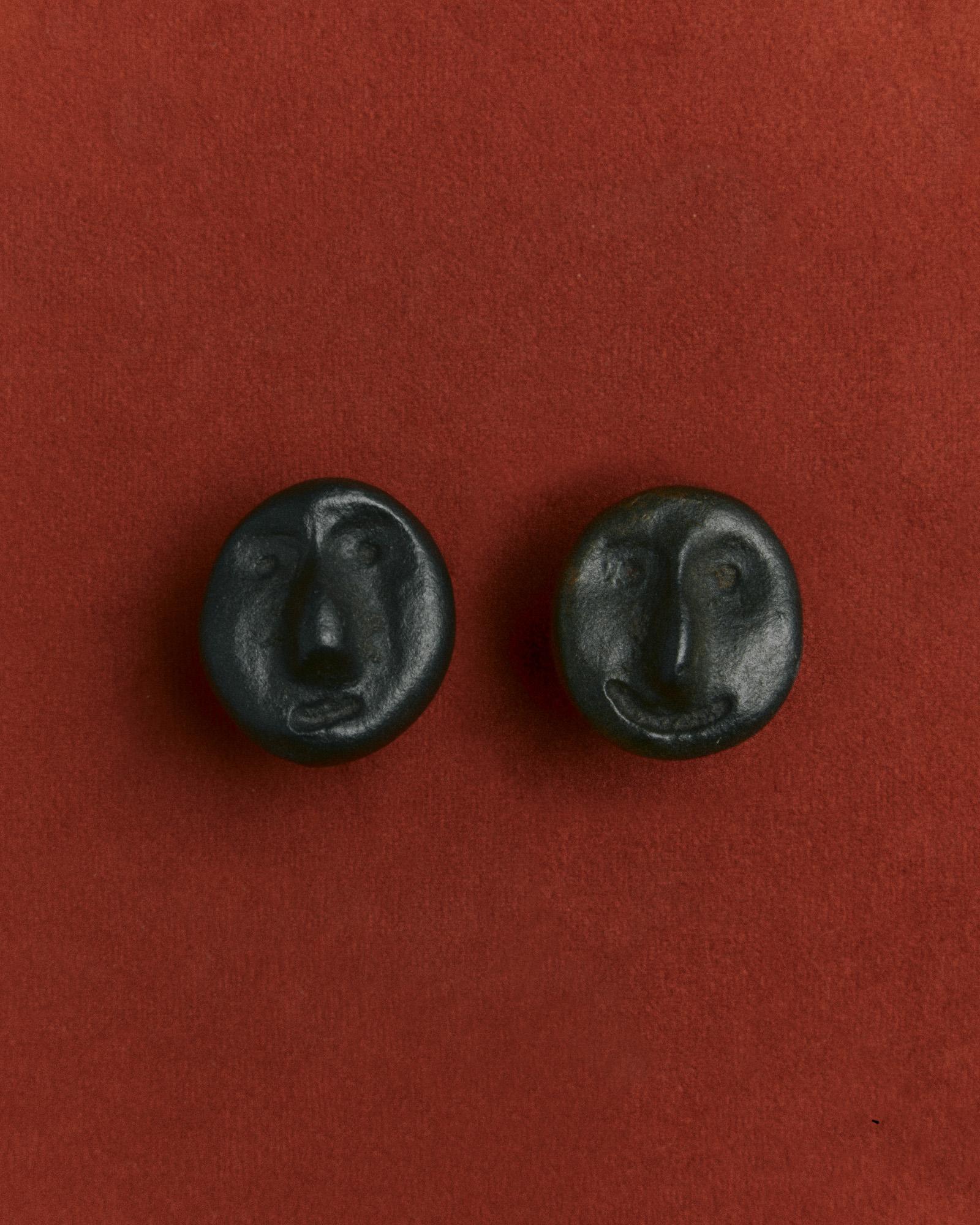 Face Knob (4er- Pack) von Mike Ruiz Serra (Brutalismus) im Angebot