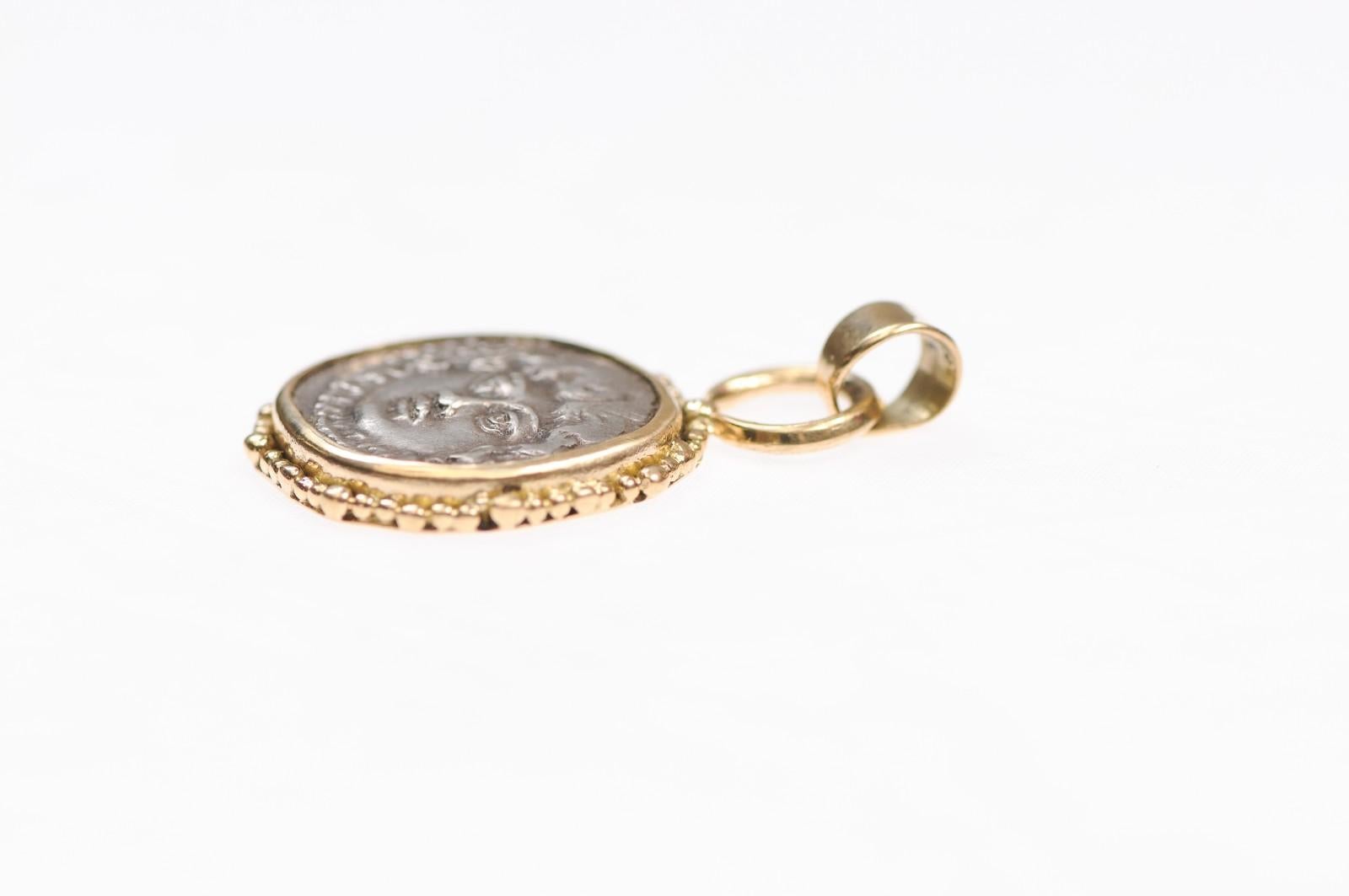Pendentif en forme de visage de Méduse de la République romaine 47 av. en vente 6