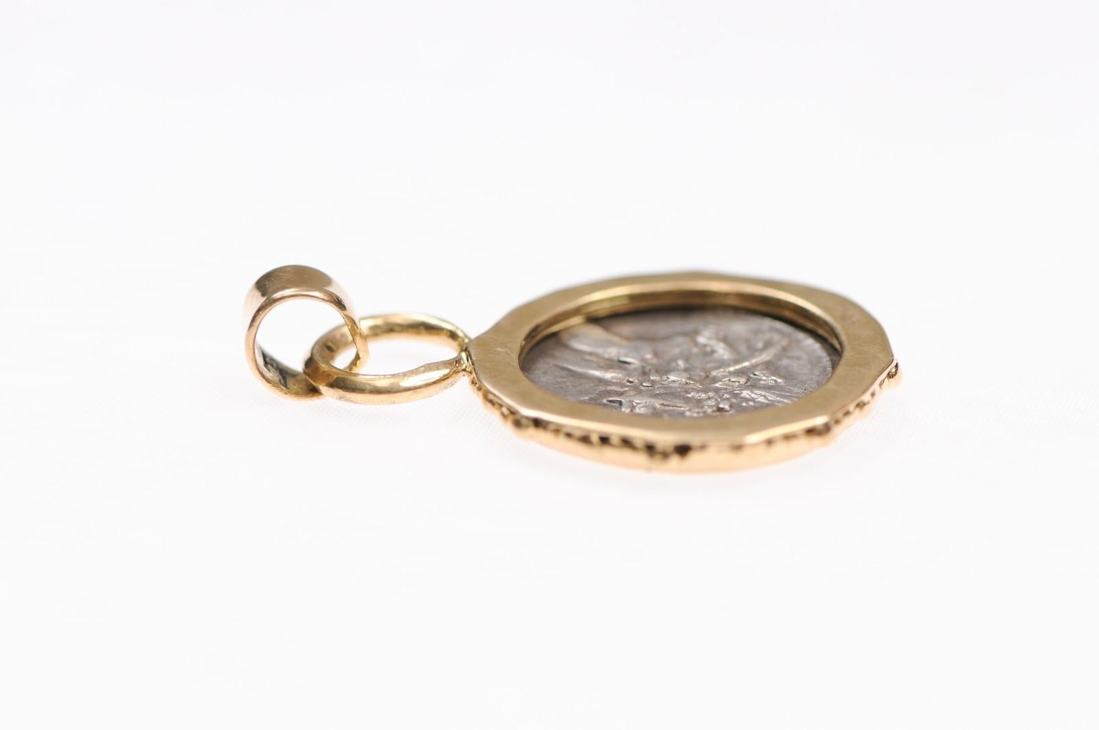 Pendentif en forme de visage de Méduse de la République romaine 47 av. en vente 9