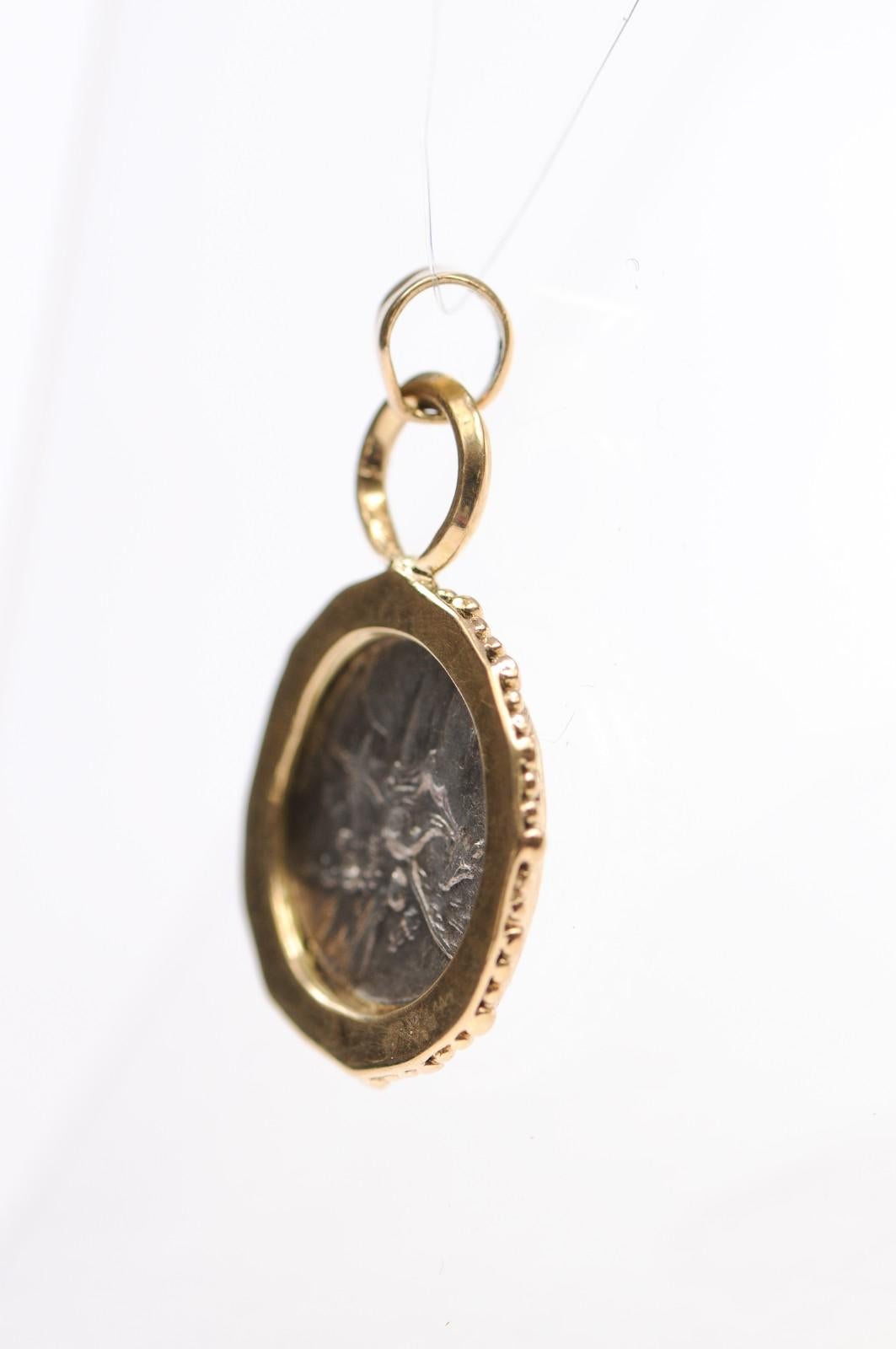 Pendentif en forme de visage de Méduse de la République romaine 47 av. en vente 4