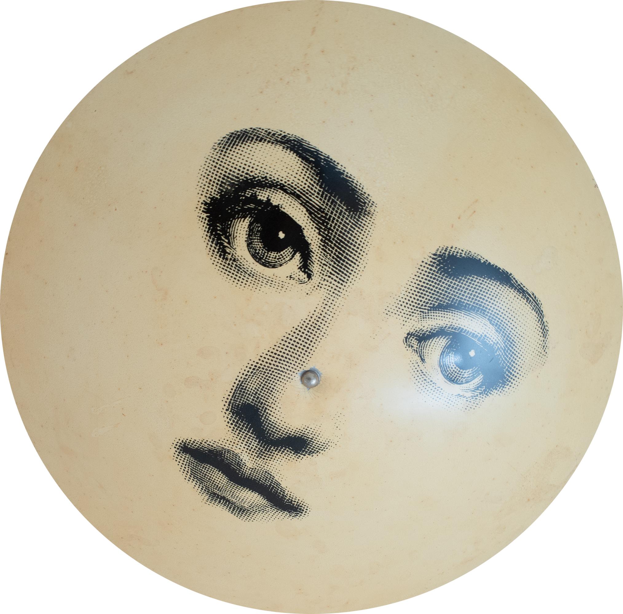 Italiano Lampada a sospensione Face di Fornasetti in vendita