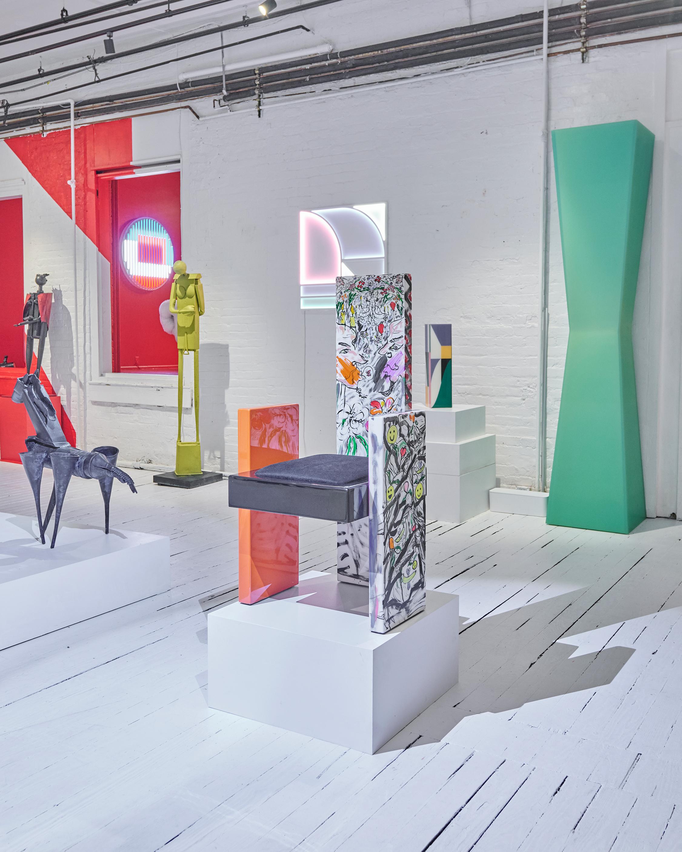 Bois Chaise urbaine colorée en laque de bois peinte à la main par Roham Shamekh en vente