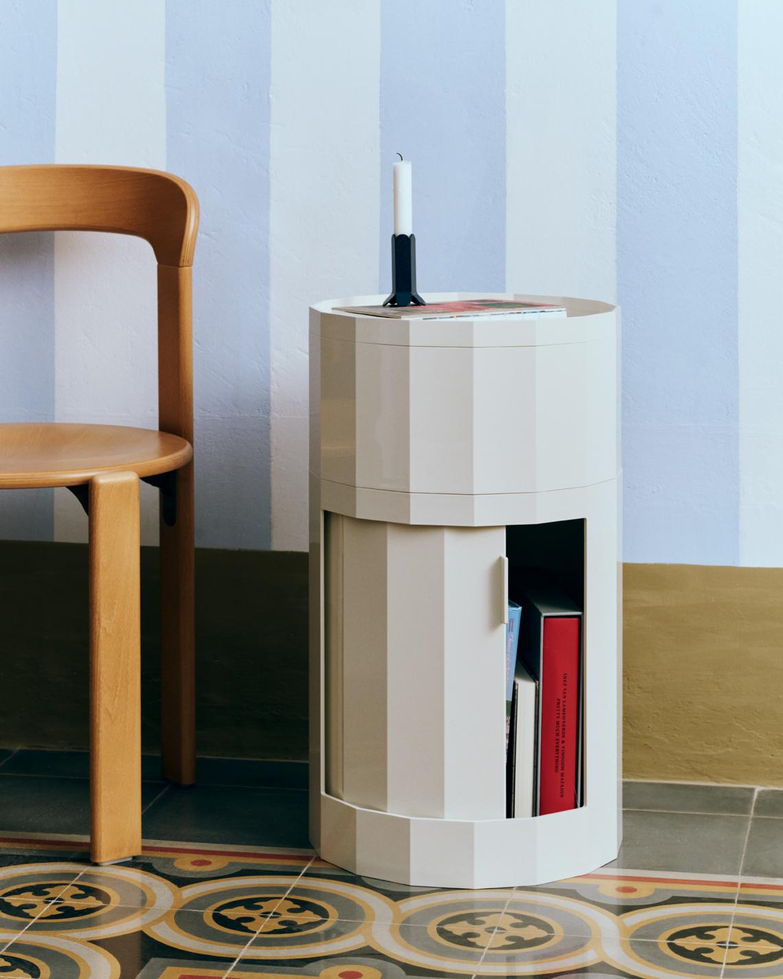 Mobiletto Facet alto, grigio nebbioso, ABS di Stefan Scholten per Hay In condizioni Nuovo in vendita a Dubai, AE