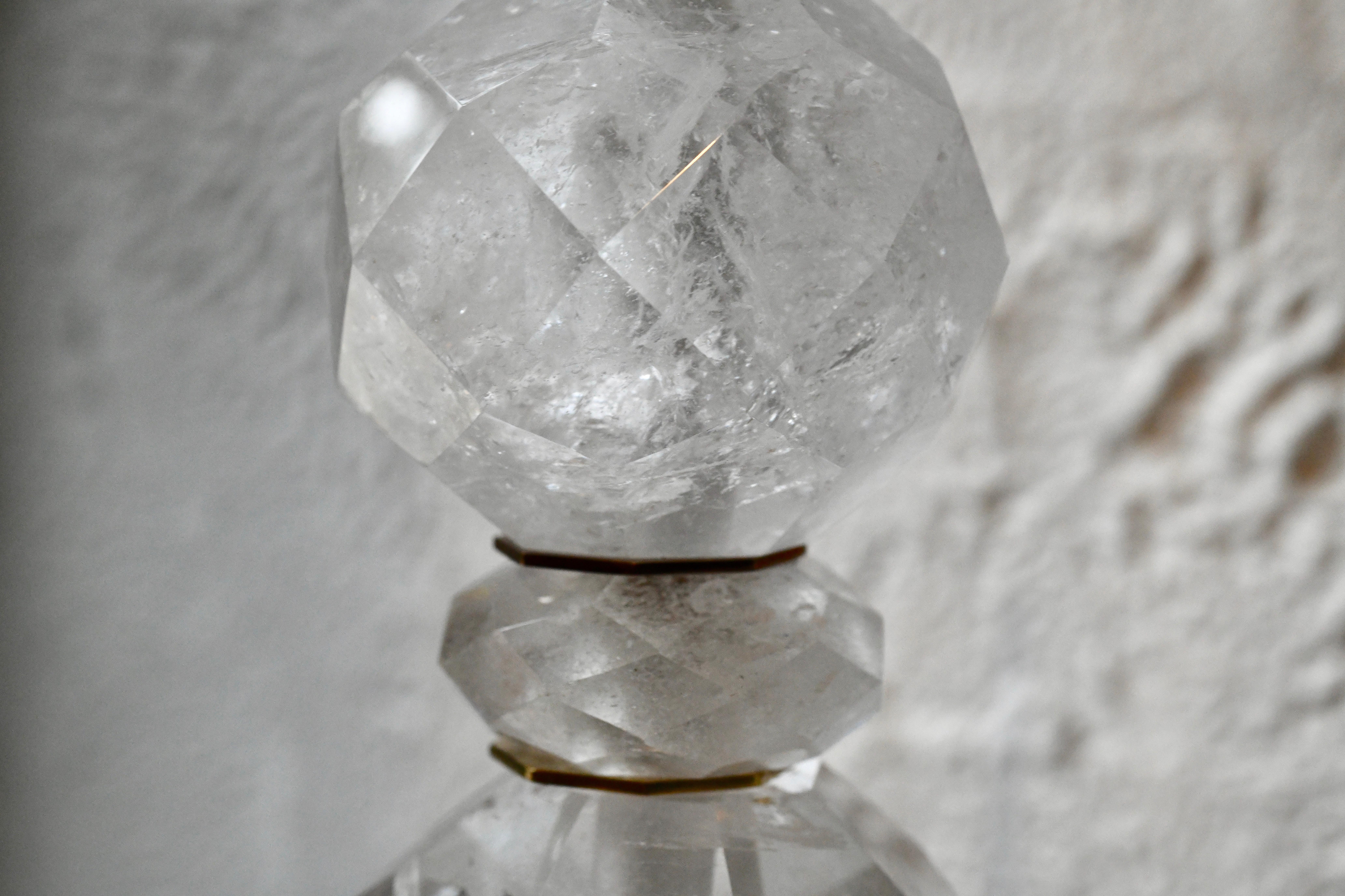 Facet Globe Bergkristall Stehleuchte von Phoenix im Zustand „Neu“ im Angebot in New York, NY