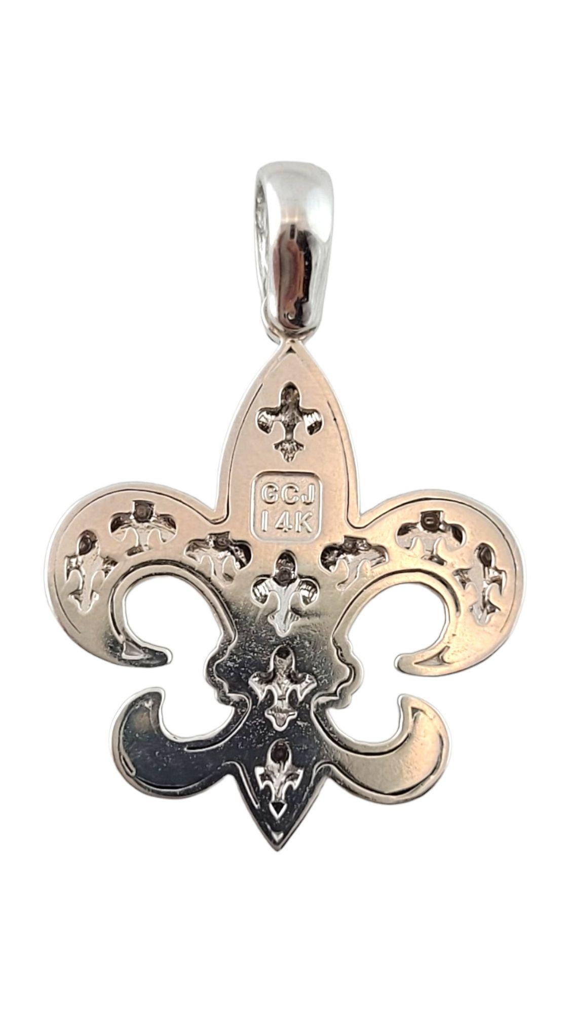 Faceted 14K White Gold Fleur De Lis Charm #14982 In Good Condition For Sale In Washington Depot, CT