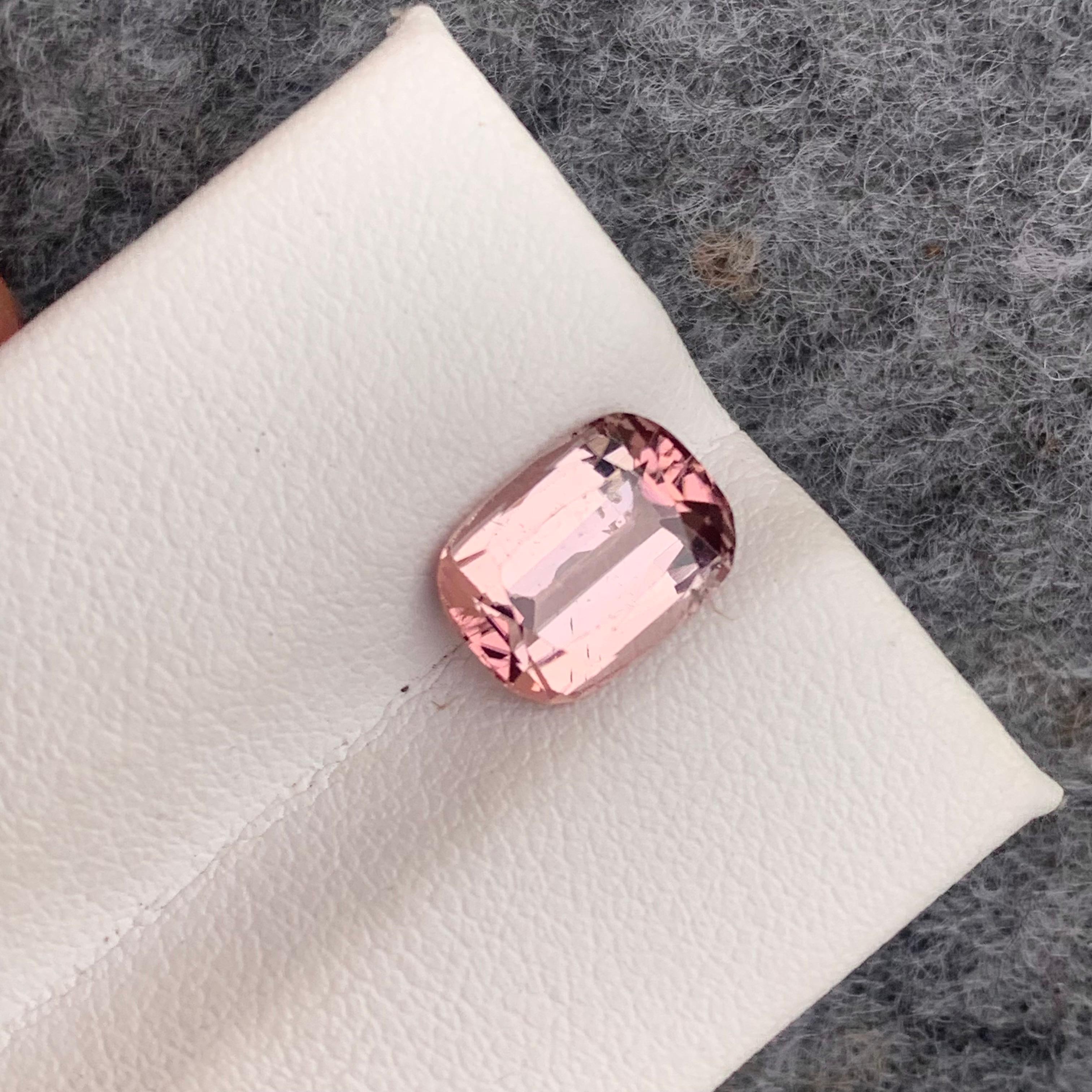 Faceted 2.50 Carat Cushion Shape Peach Pink Tourmaline Gemstone In New Condition For Sale In Peshawar, PK