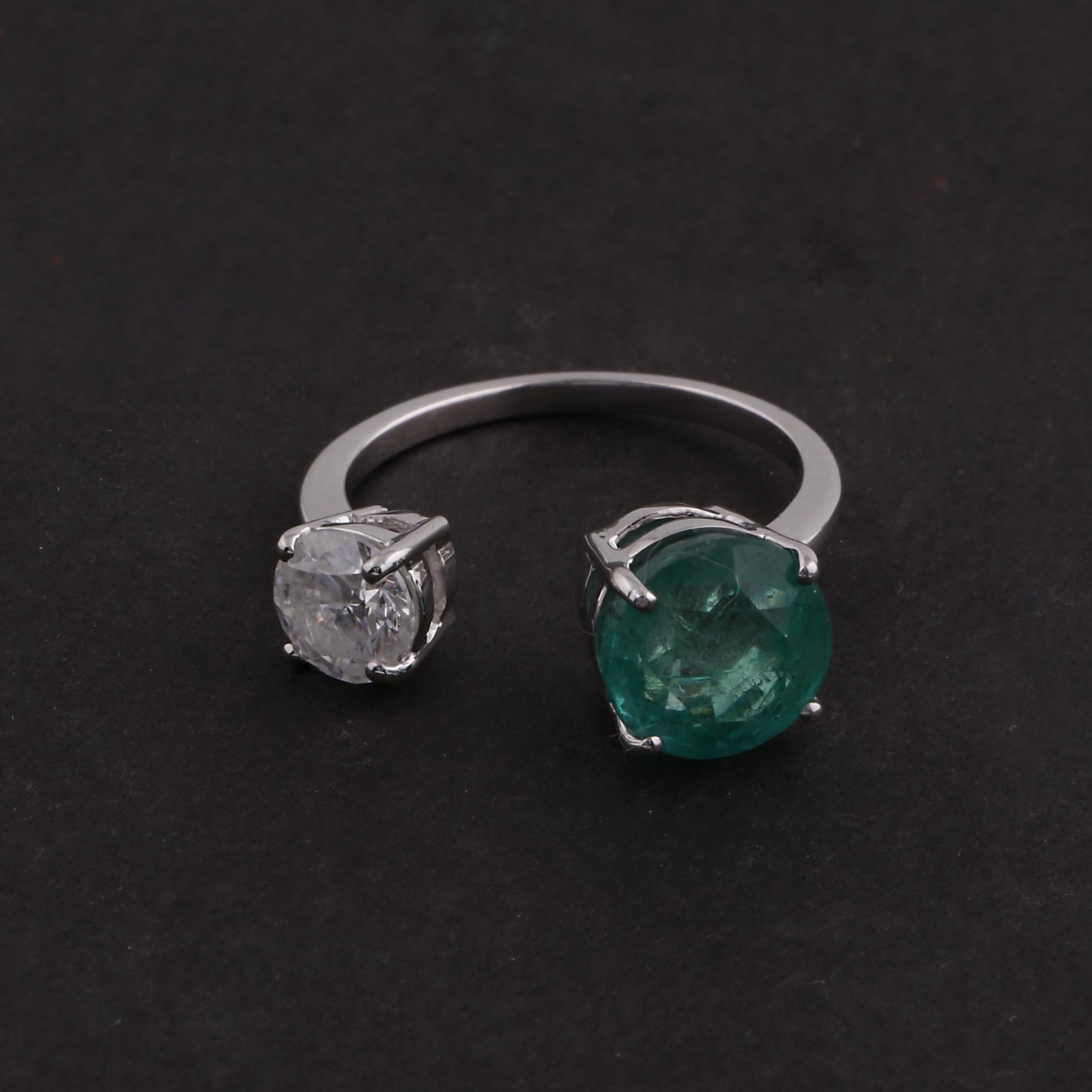 Im Angebot: Facettierter 3,20ct sambischer Smaragd 0,88ct Diamant Zwei Stein Ring 18k Weißgold () 5