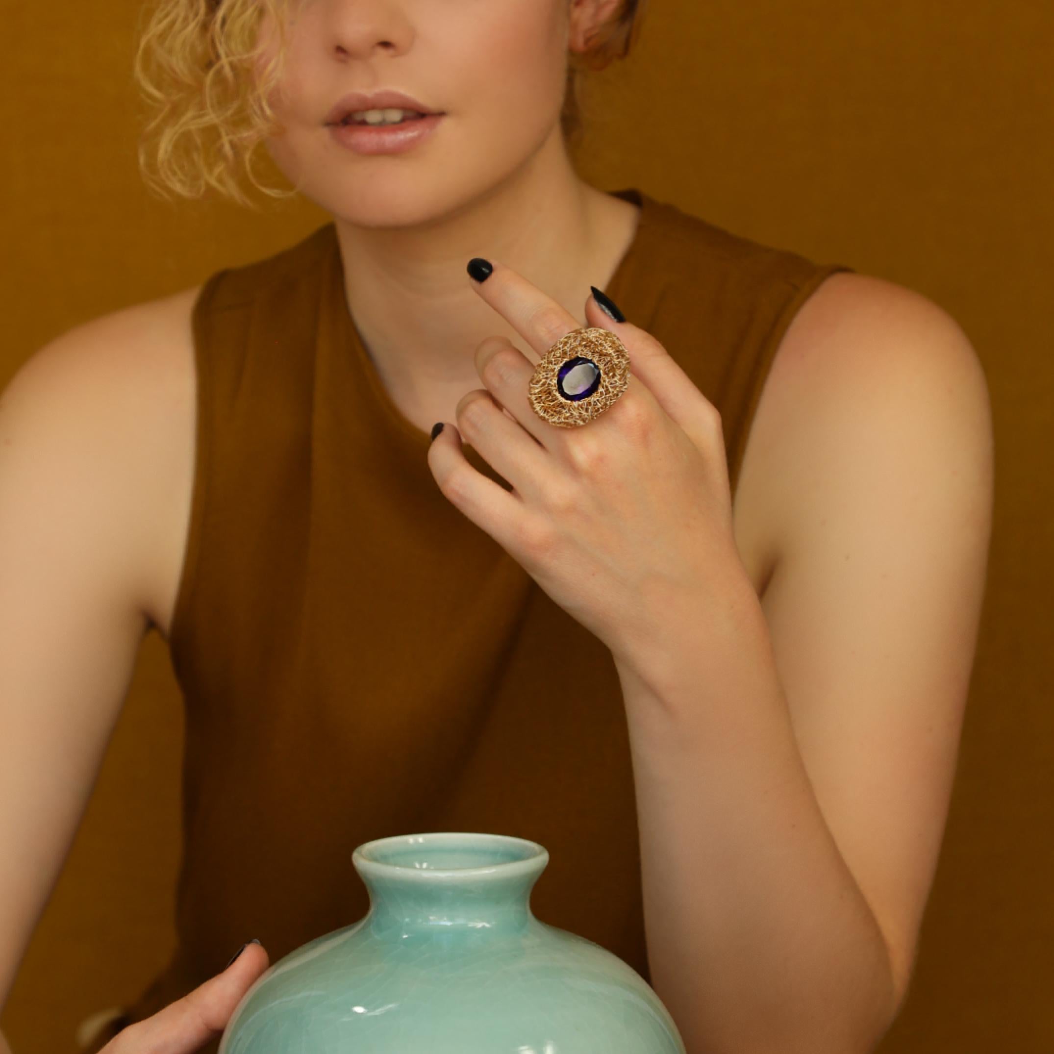 Améthyste facettée en coupe ovale en or 14kt F Bague de cocktail par l'Artistics en vente 6