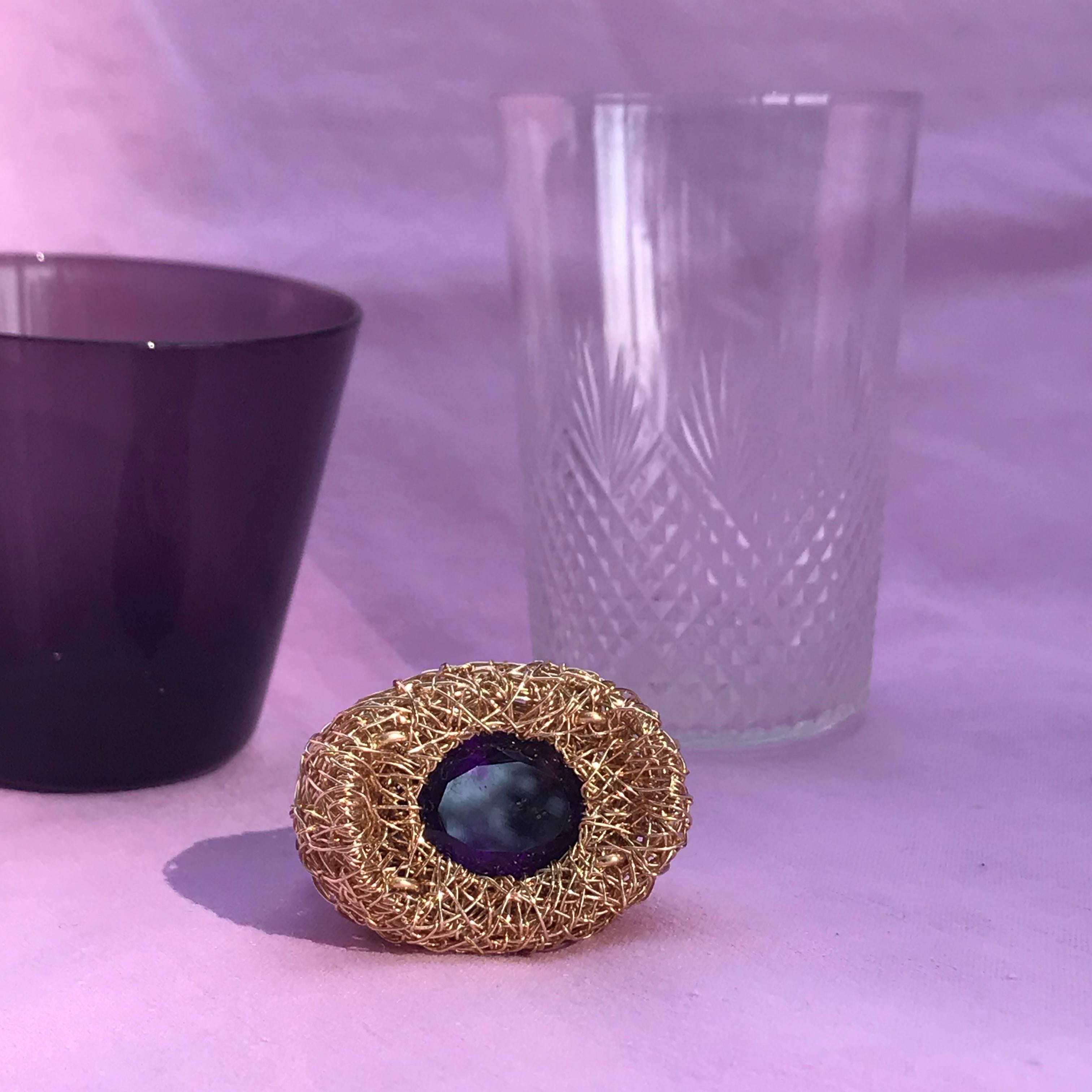 Améthyste facettée en coupe ovale en or 14kt F Bague de cocktail par l'Artistics en vente 8