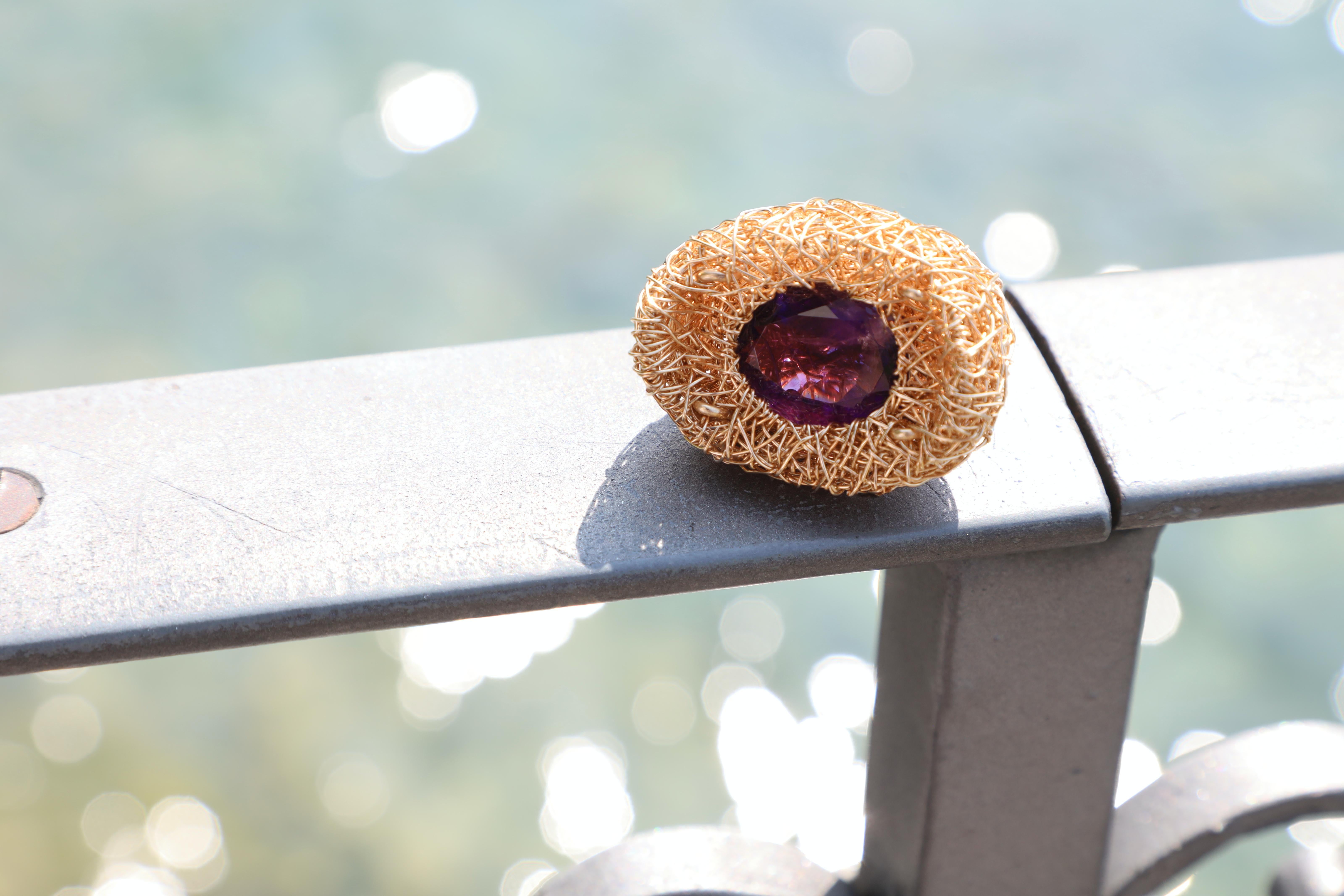 Améthyste facettée en coupe ovale en or 14kt F Bague de cocktail par l'Artistics en vente 9