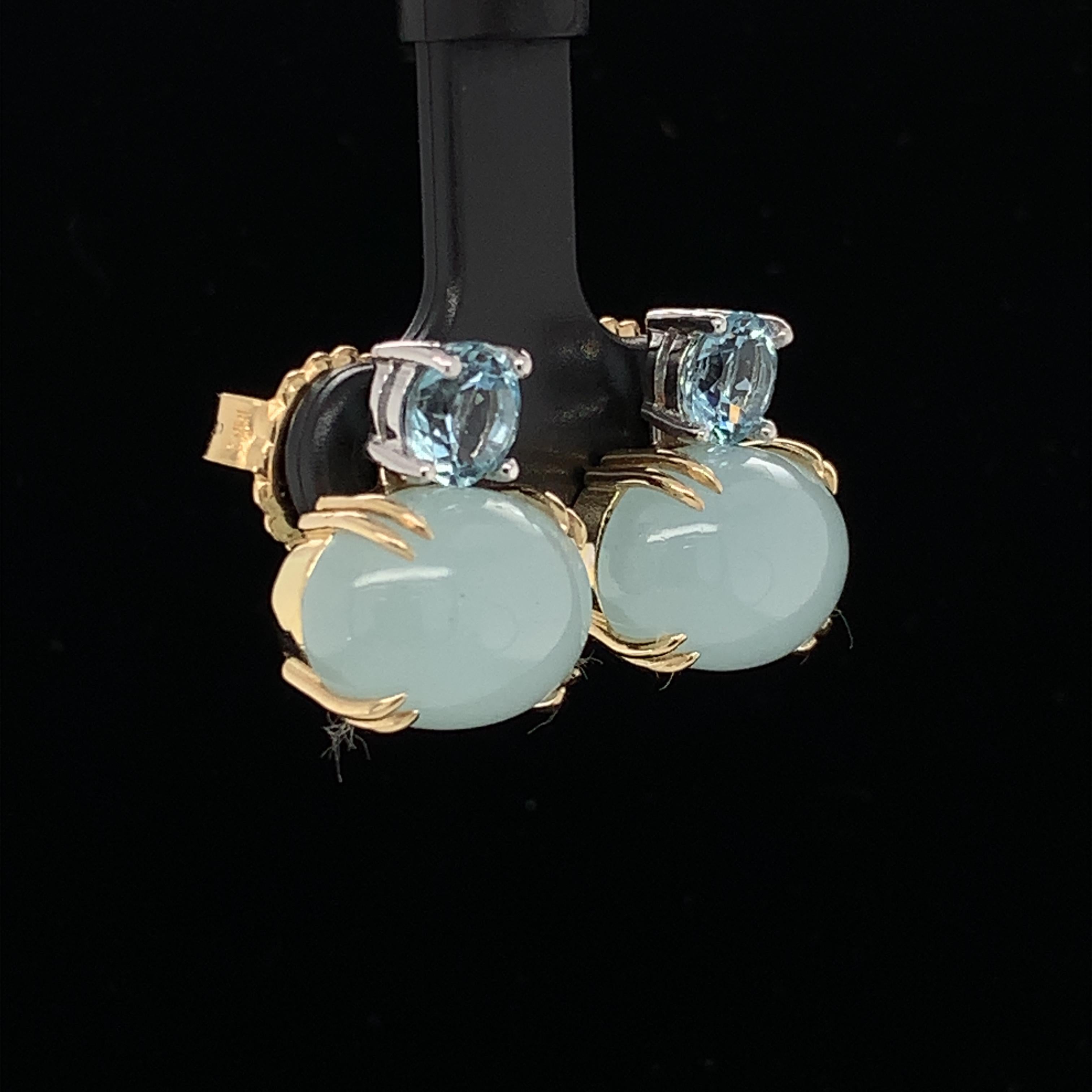 Faceted and Cabochon Aquamarine Drop Earrings in White and Yellow Gold In New Condition In Los Angeles, CA