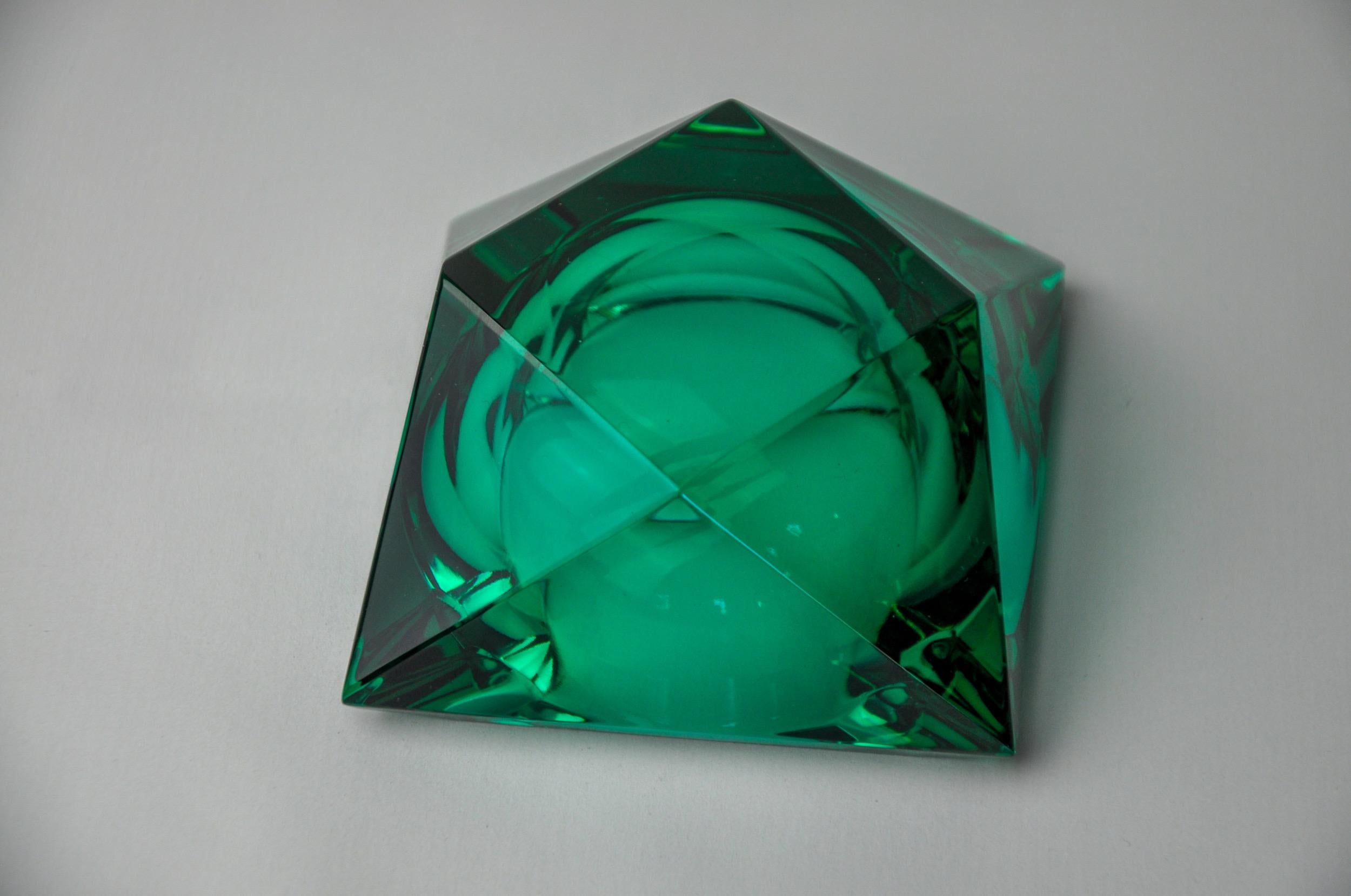 Late 20th Century Faceted ashtray by Seguso, green murano glass, Italy, 1970 For Sale