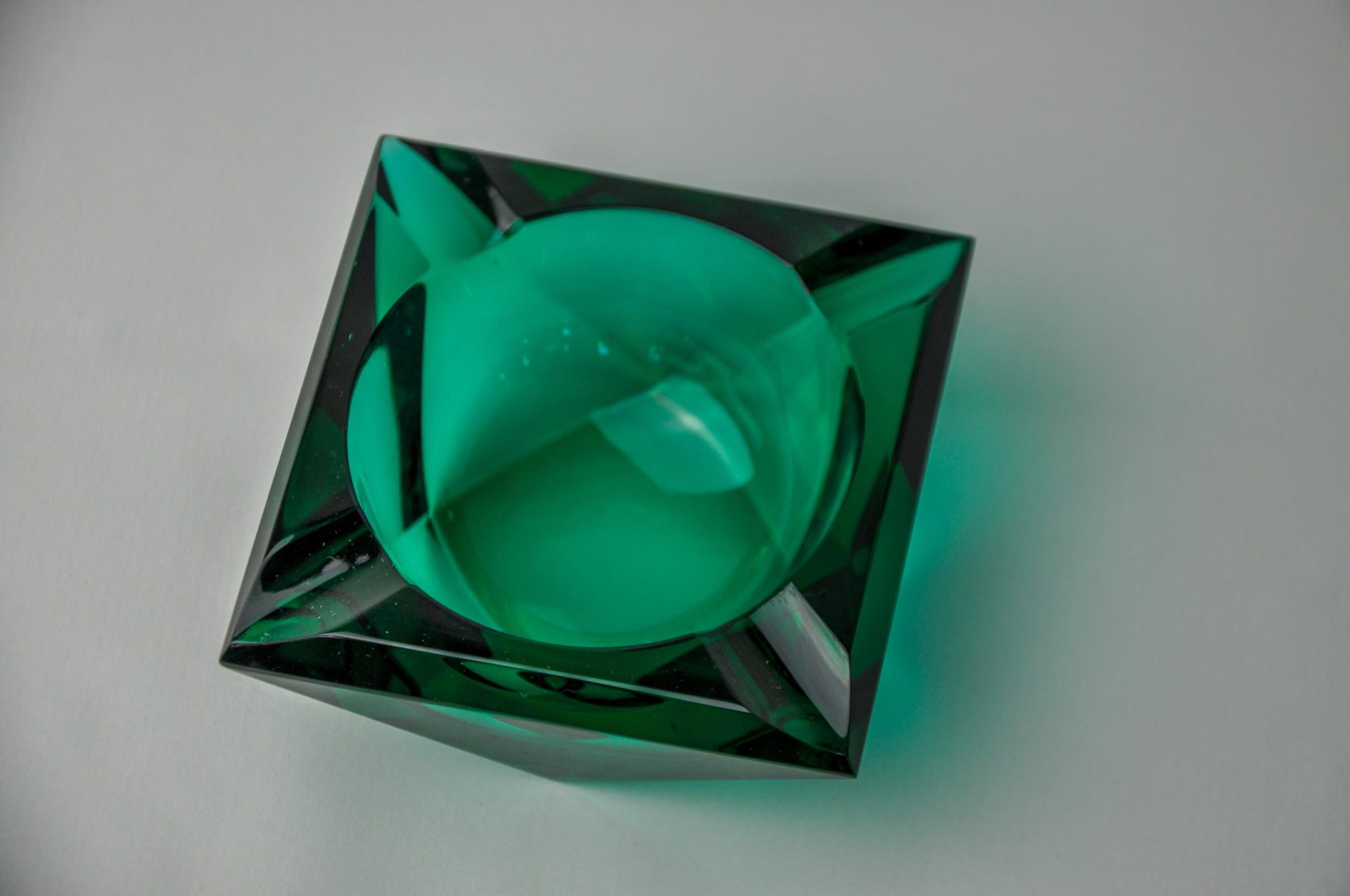 Glass Faceted ashtray by Seguso, green murano glass, Italy, 1970 For Sale