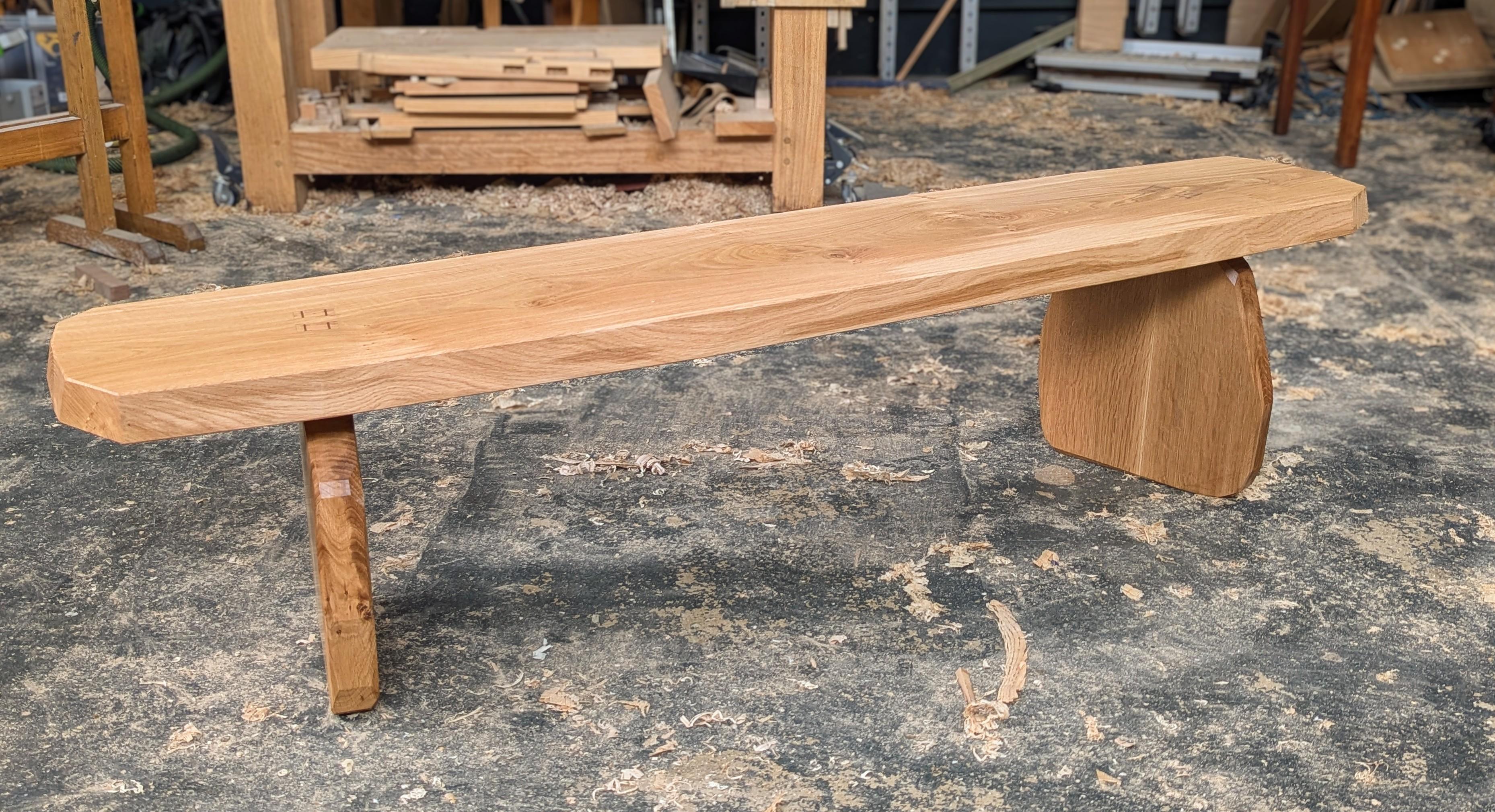 Banco Facetado en Roble by Loose Fit, UK Británico en venta